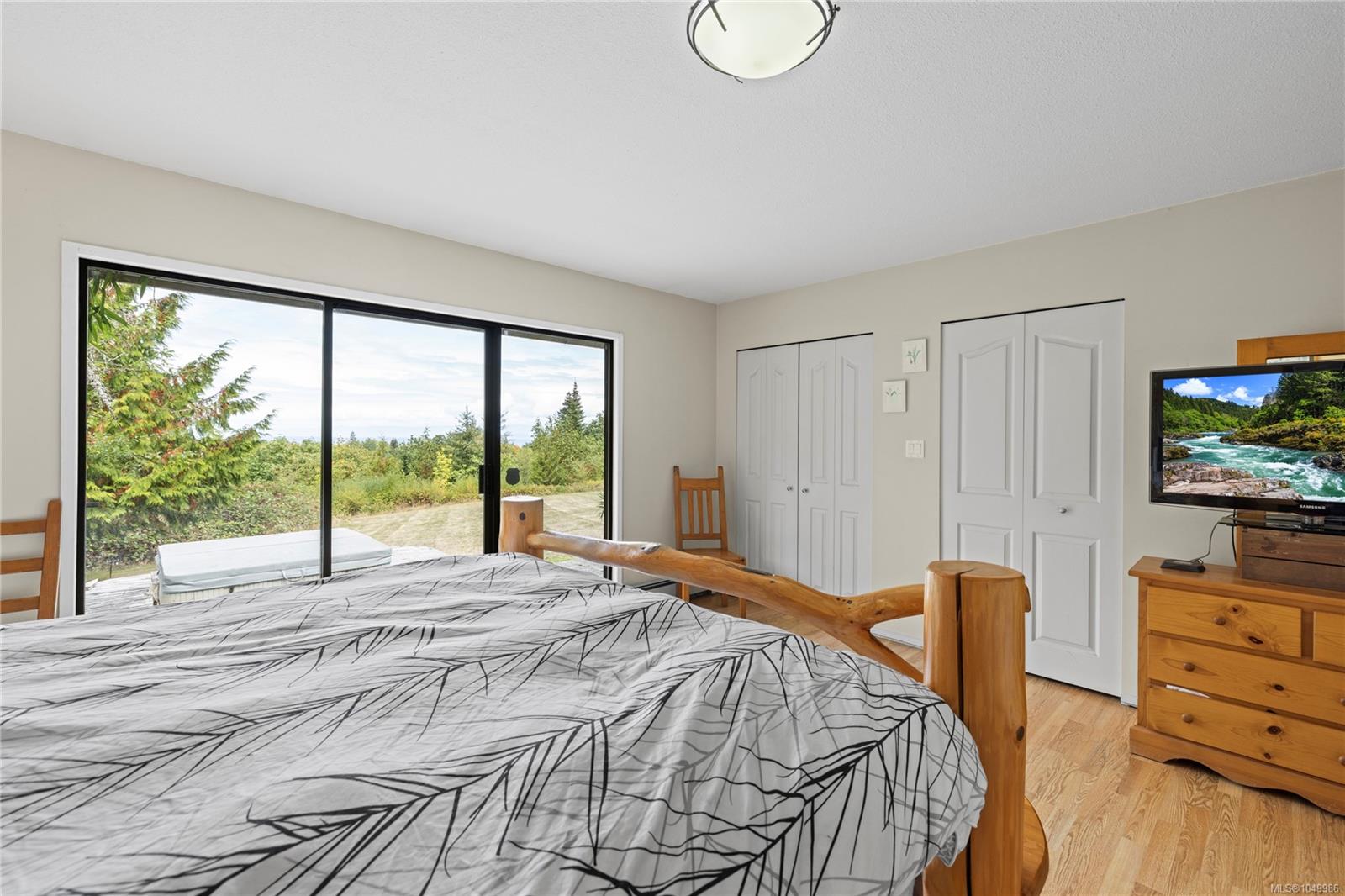 899,875 Andreef Rd
