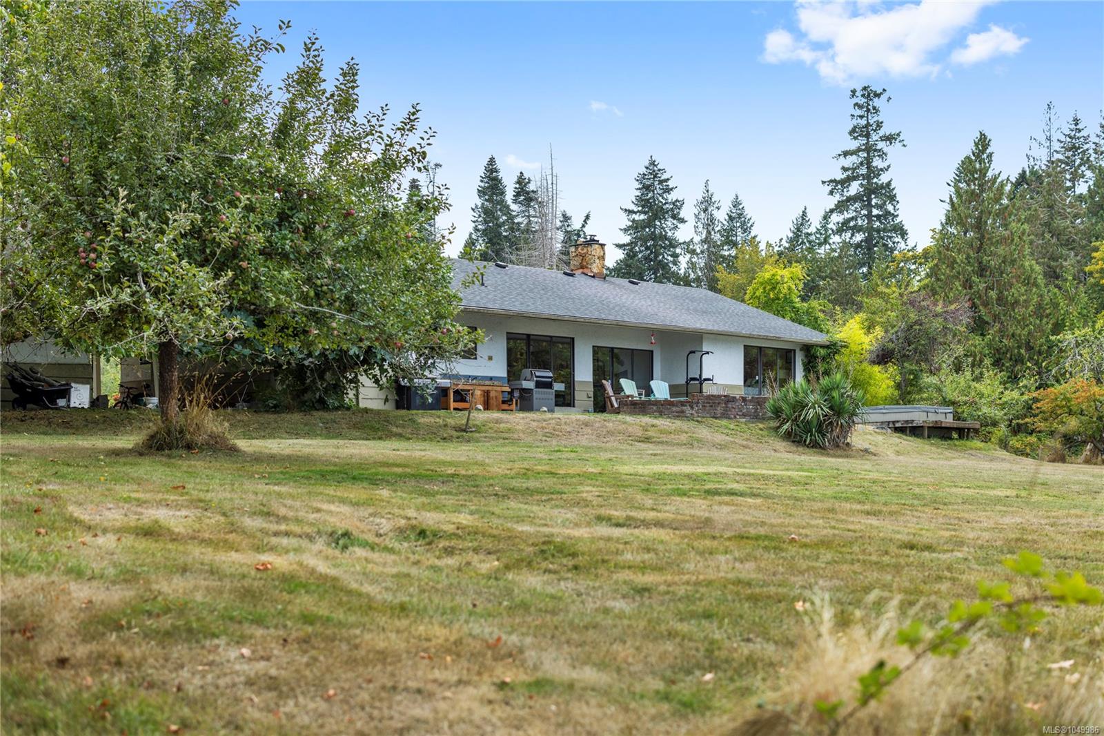 899,875 Andreef Rd
