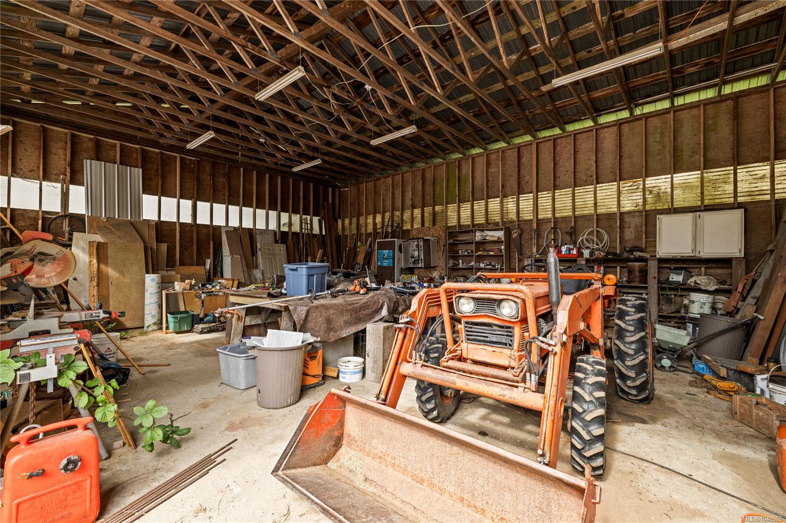 899,875 Andreef Rd