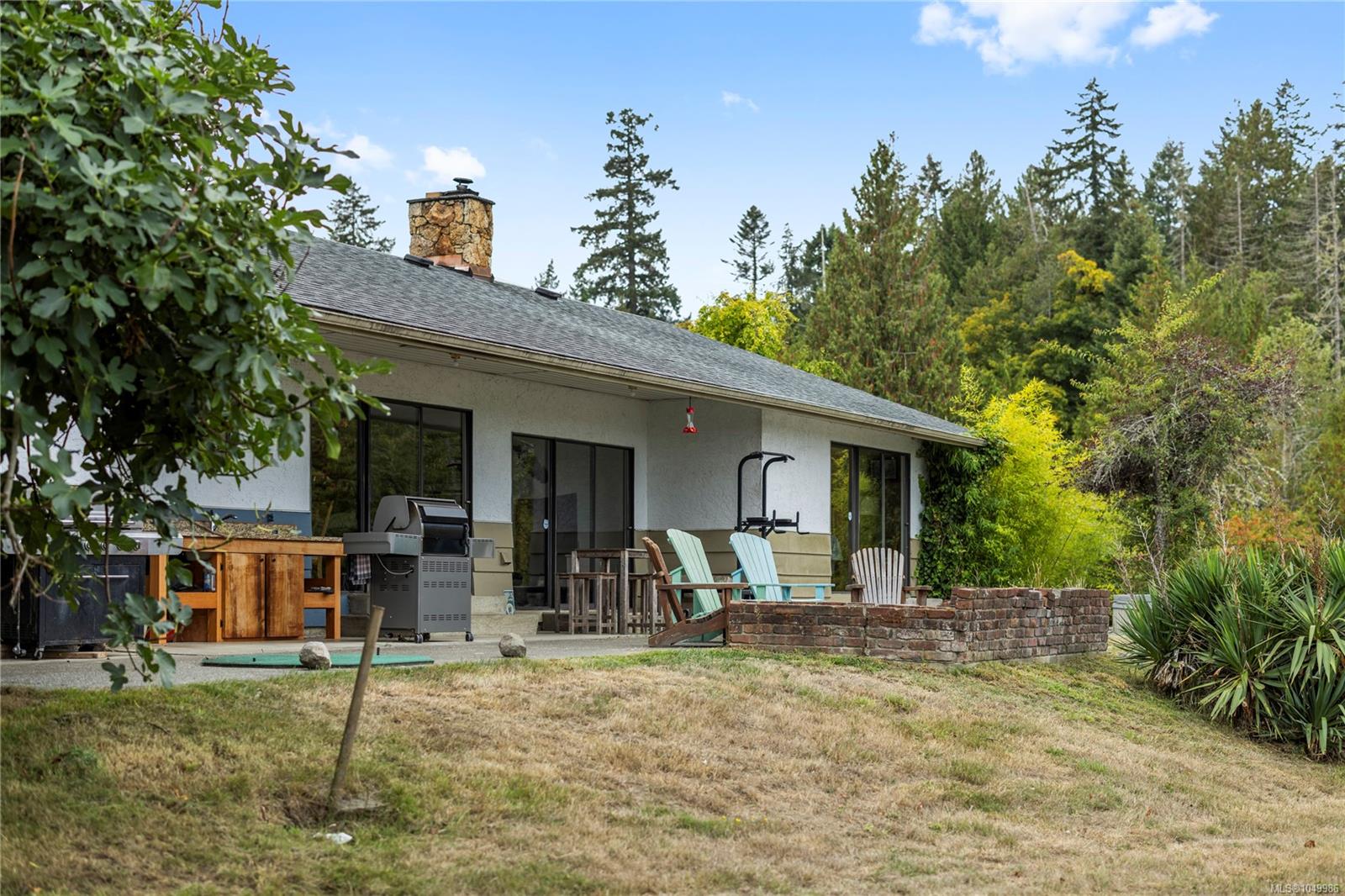 899,875 Andreef Rd