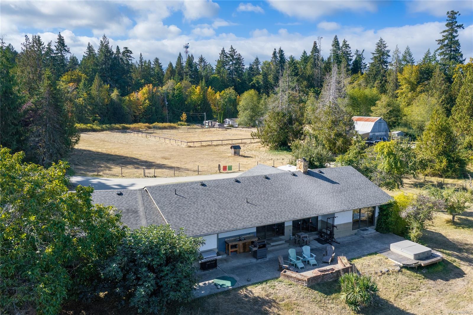 899,875 Andreef Rd