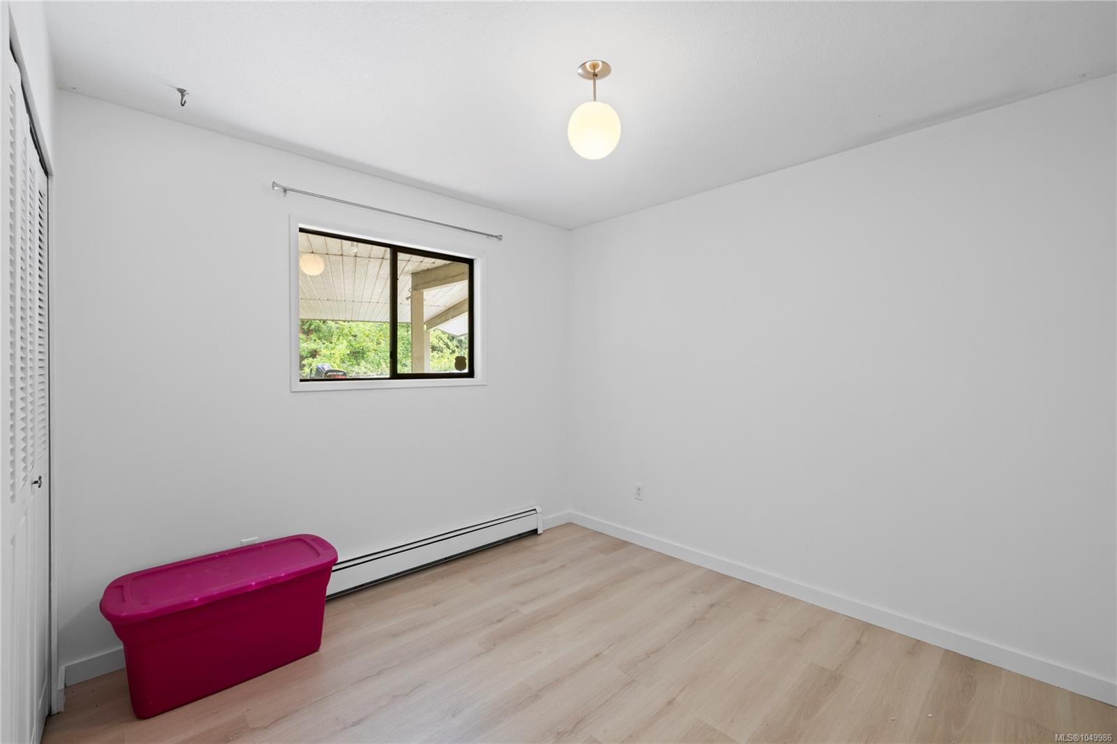 899,875 Andreef Rd