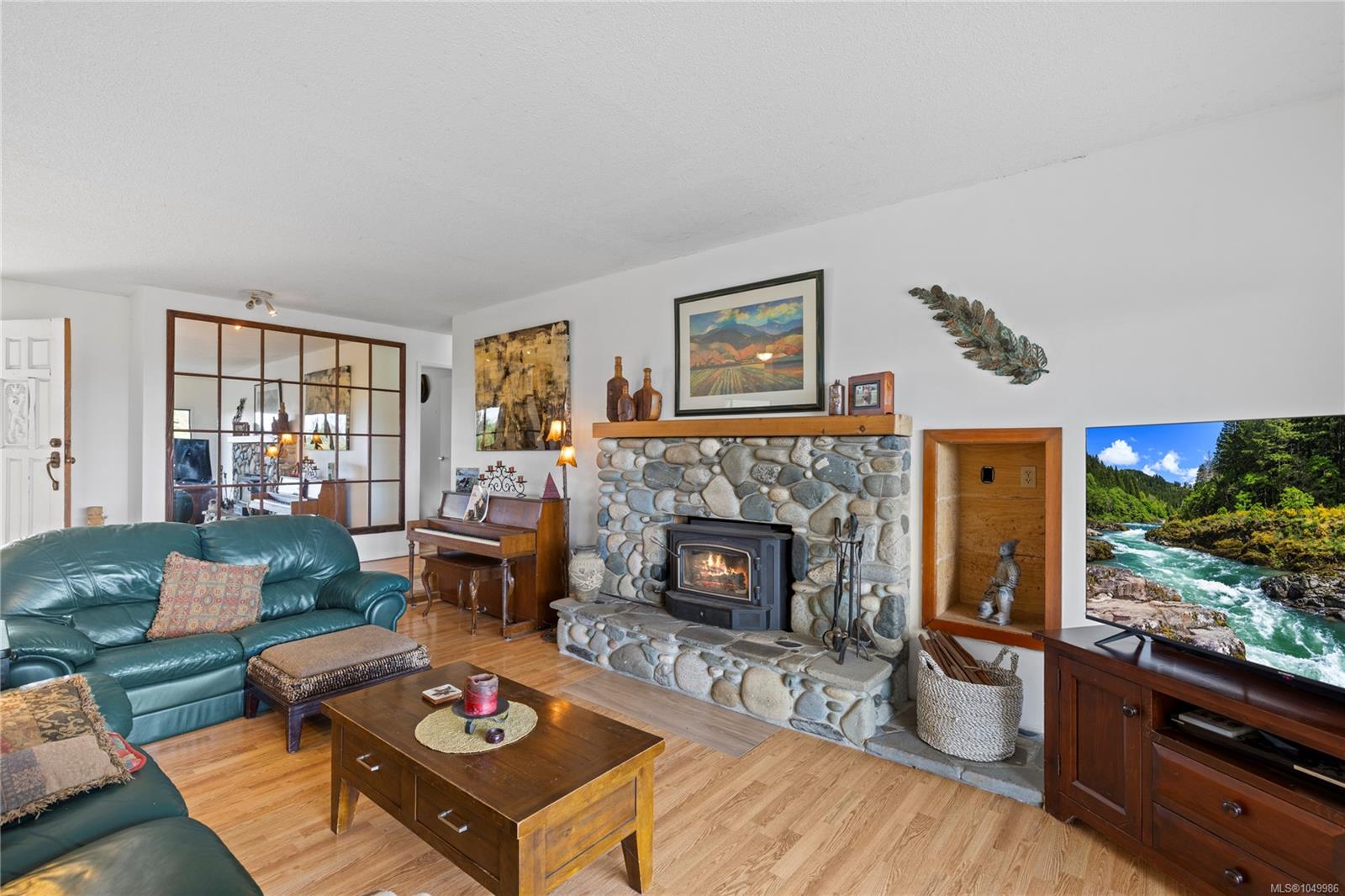 899,875 Andreef Rd