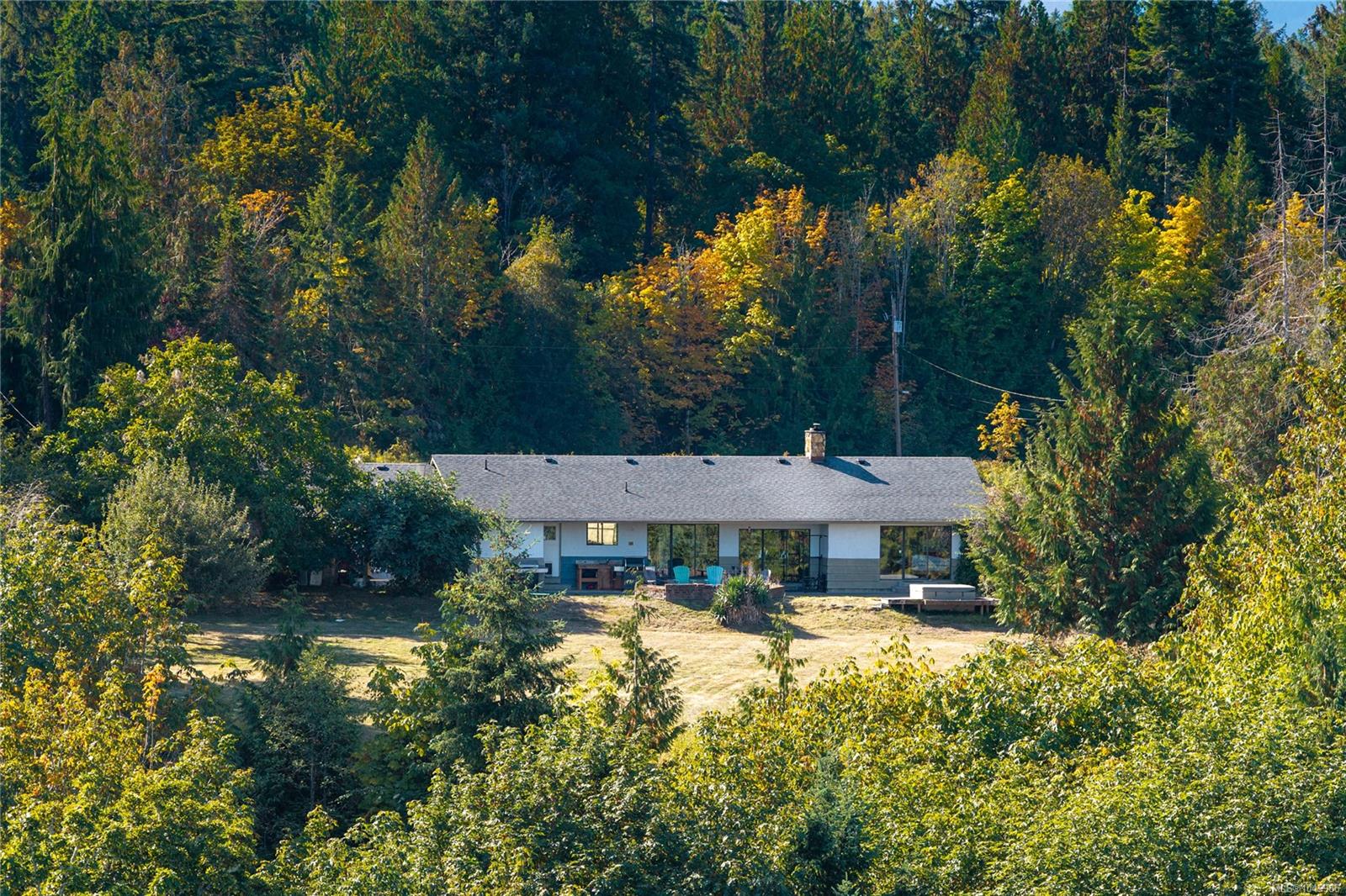899,875 Andreef Rd