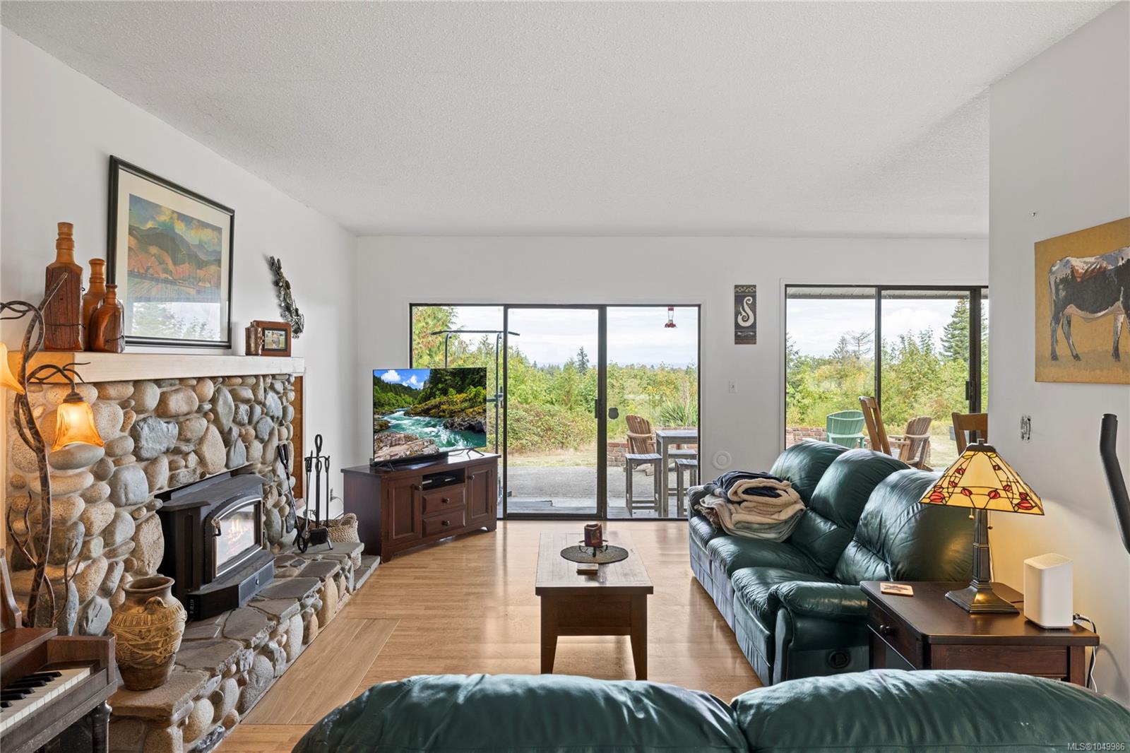 899,875 Andreef Rd