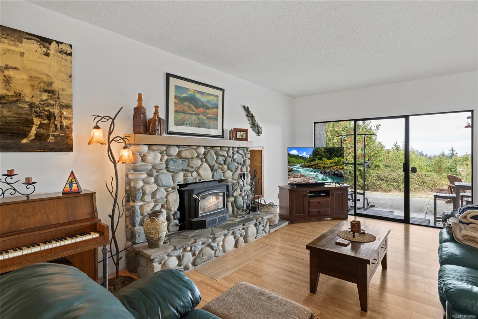 899,875 Andreef Rd