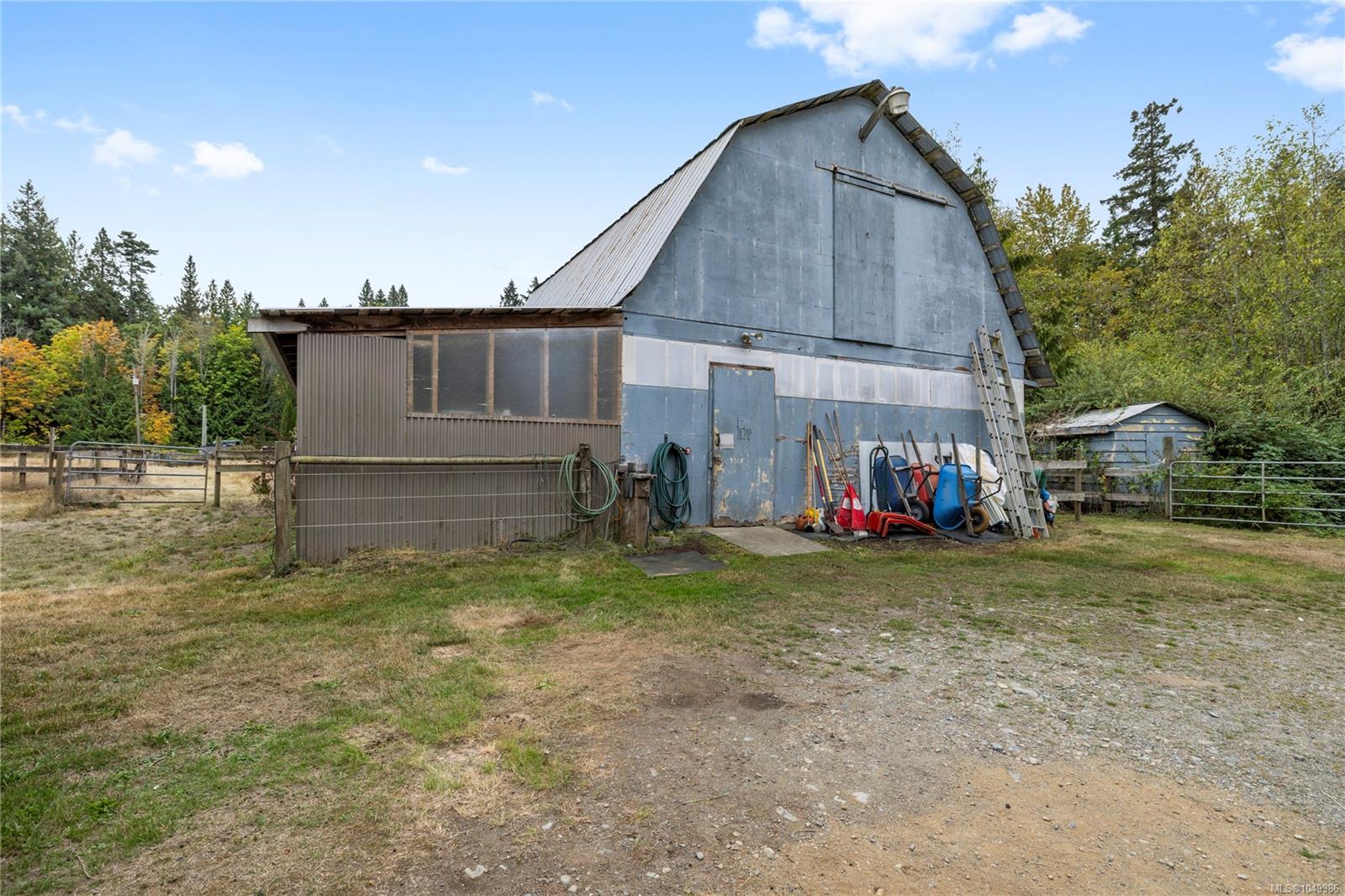 899,875 Andreef Rd