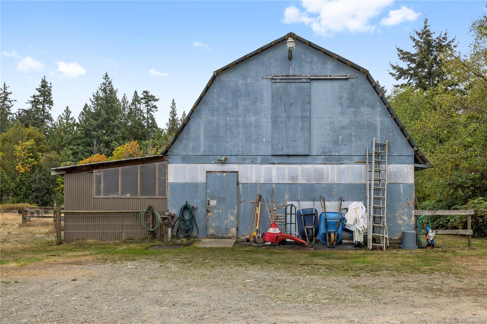 899,875 Andreef Rd