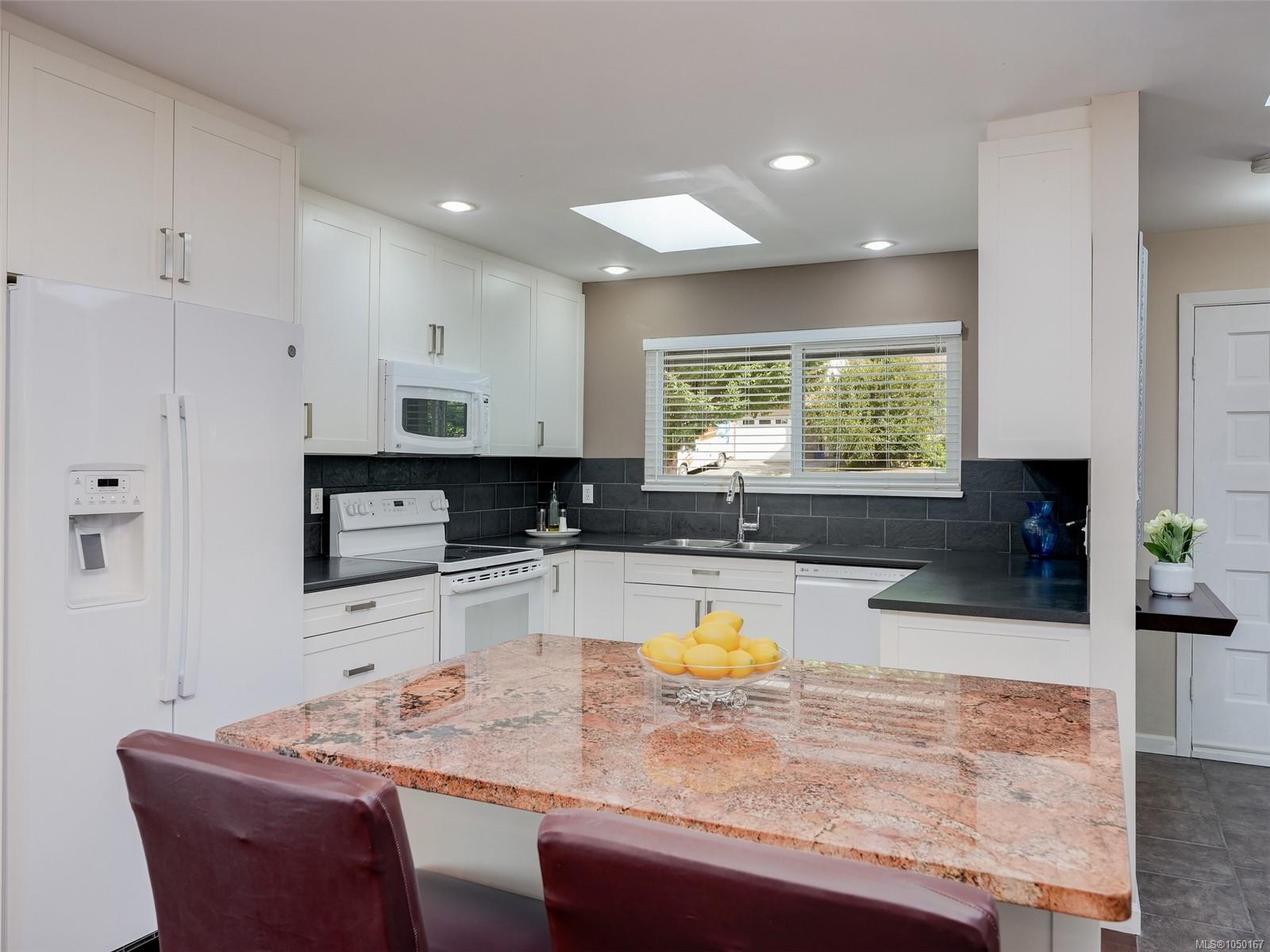 4290 Eastridge Cres