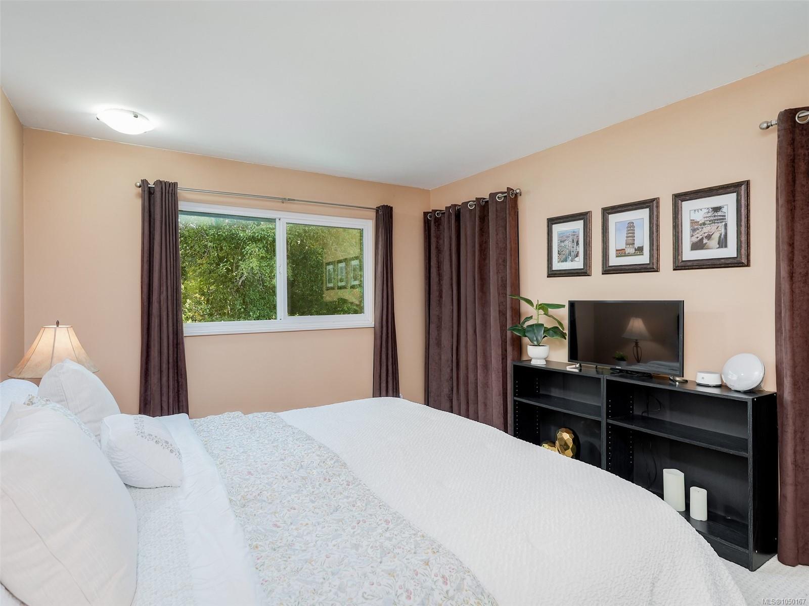 4290 Eastridge Cres
