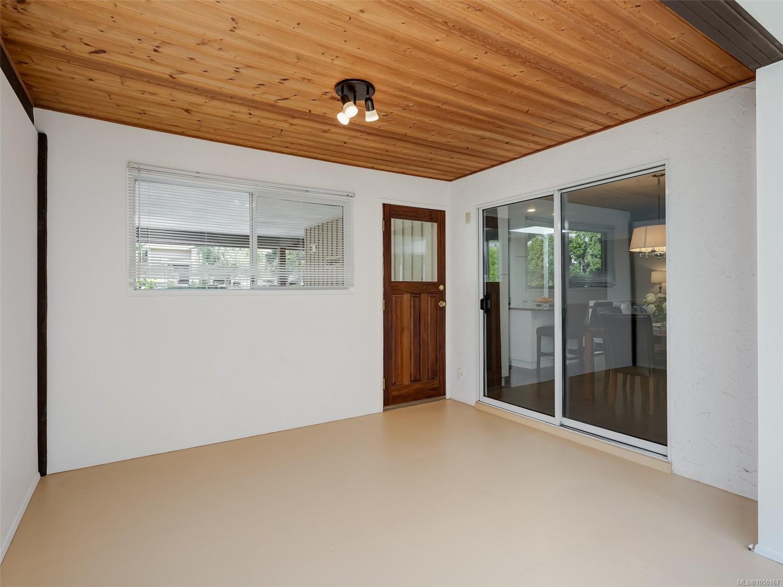 4290 Eastridge Cres