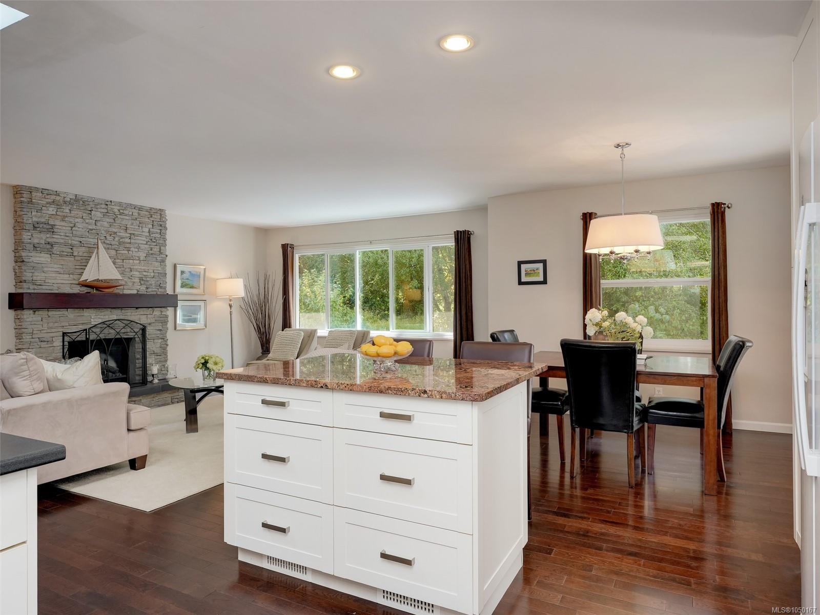 4290 Eastridge Cres