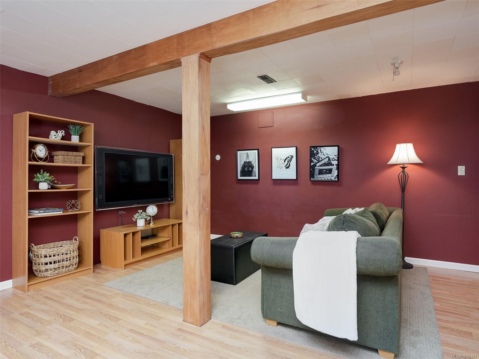 4290 Eastridge Cres