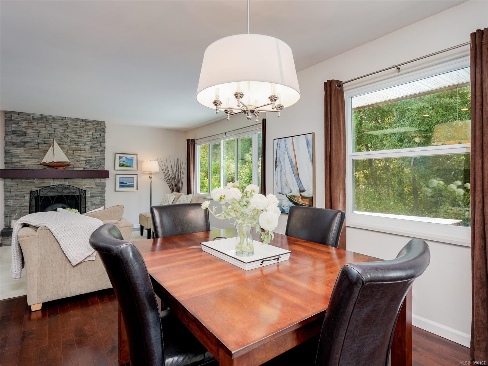 4290 Eastridge Cres