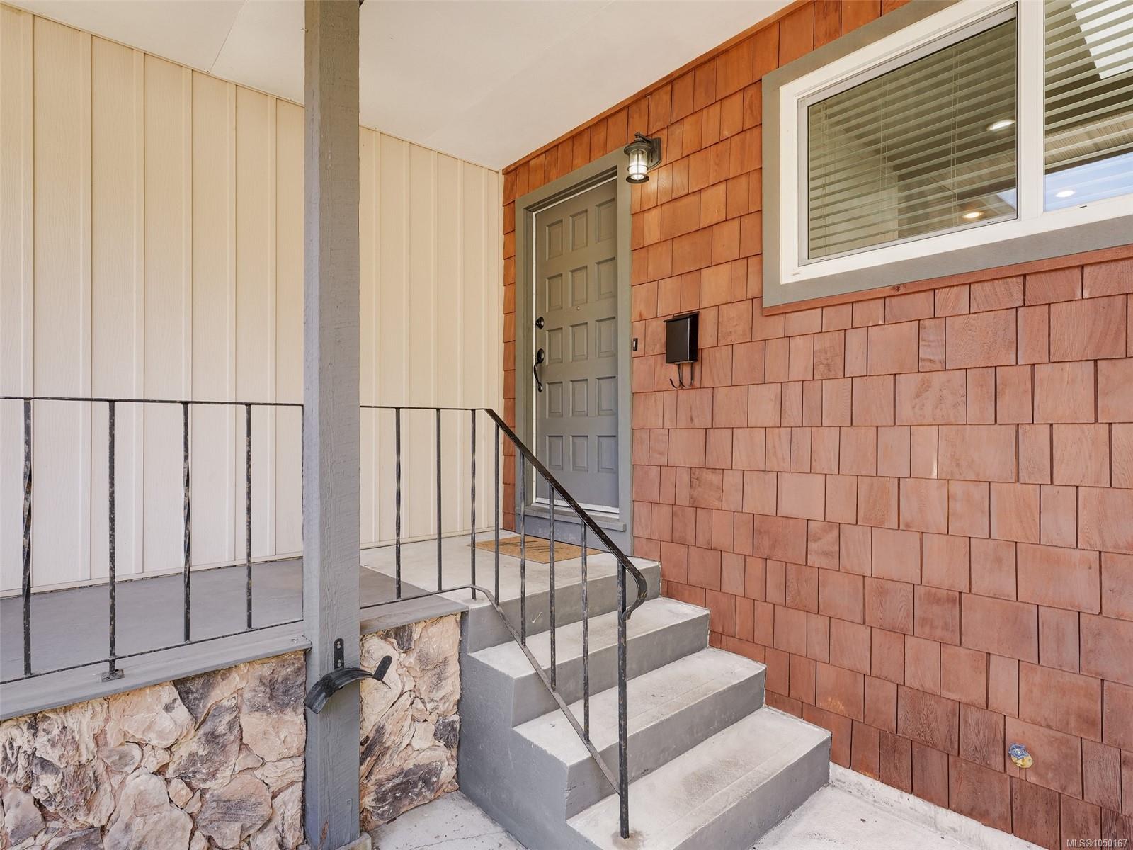 4290 Eastridge Cres