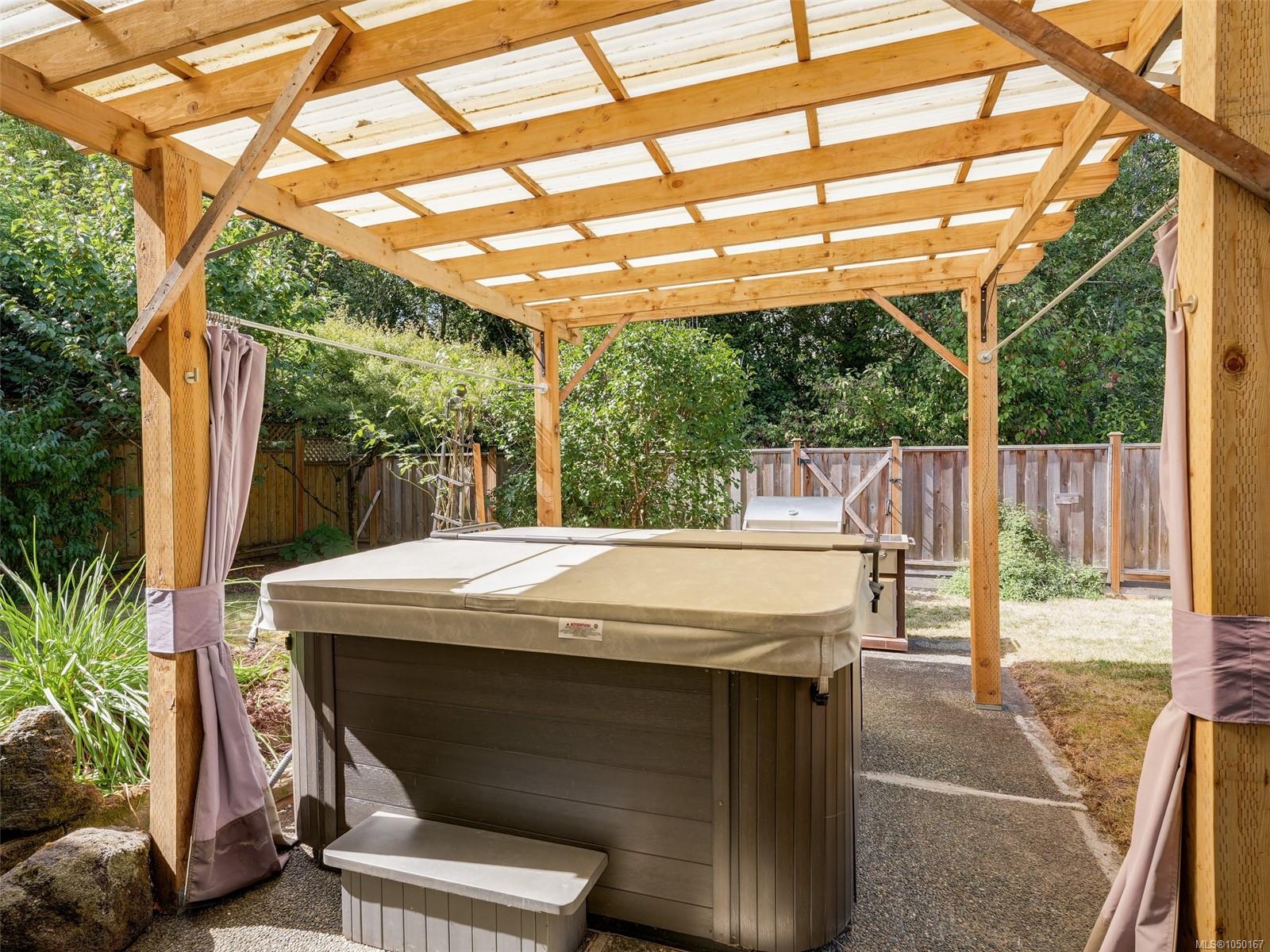 4290 Eastridge Cres