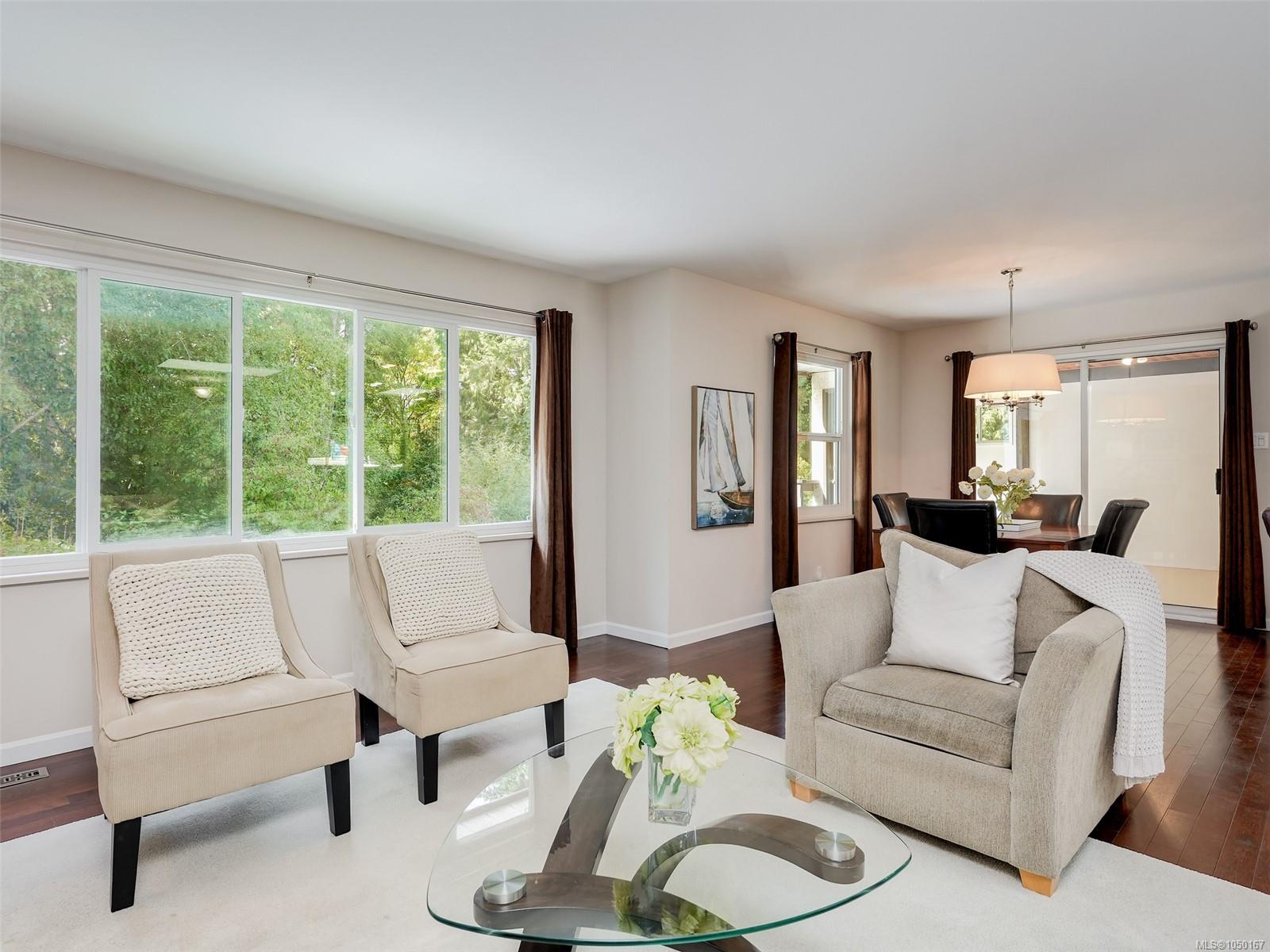 4290 Eastridge Cres