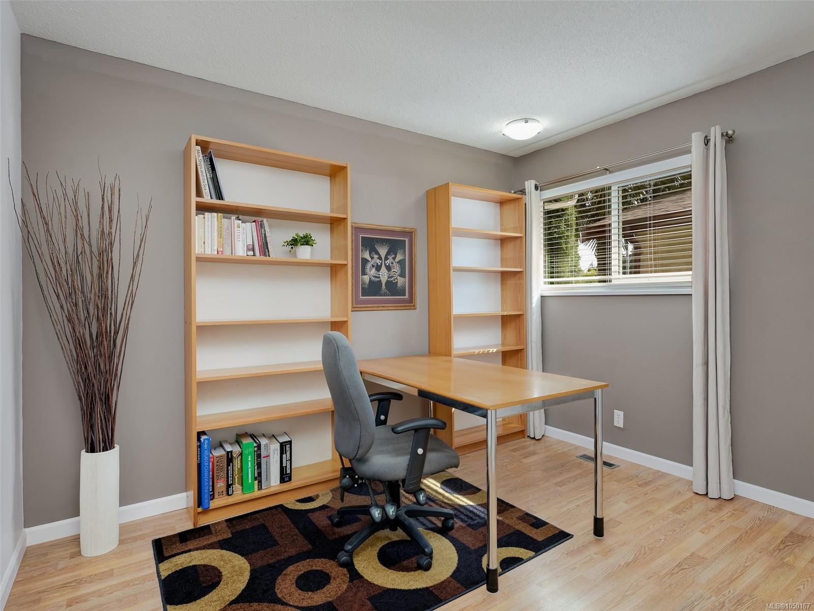 4290 Eastridge Cres
