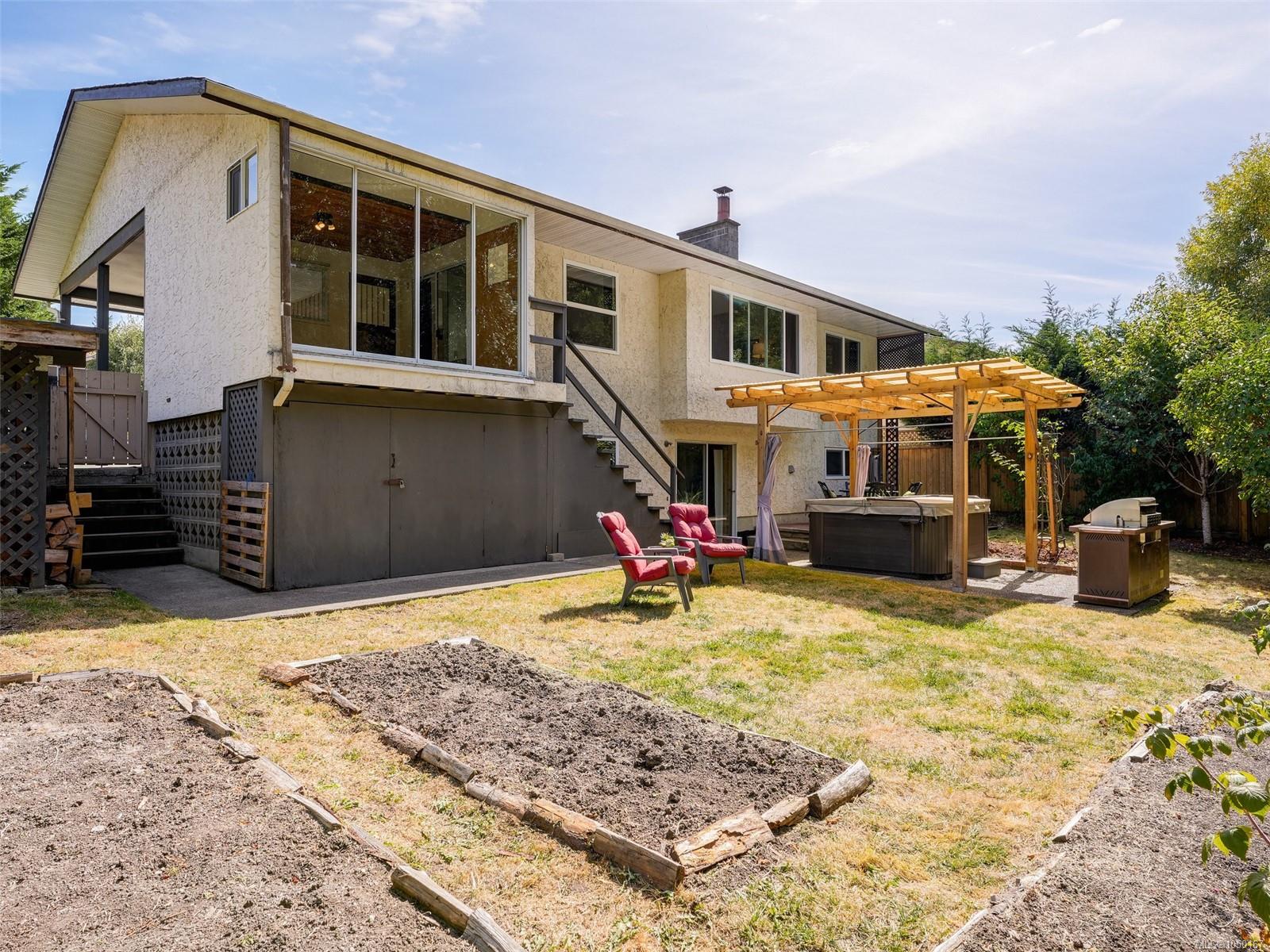 4290 Eastridge Cres