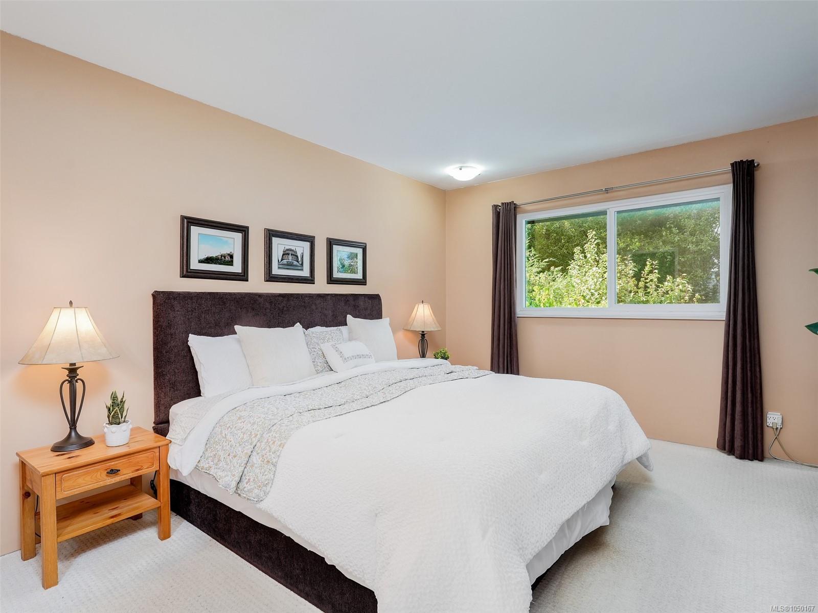 4290 Eastridge Cres
