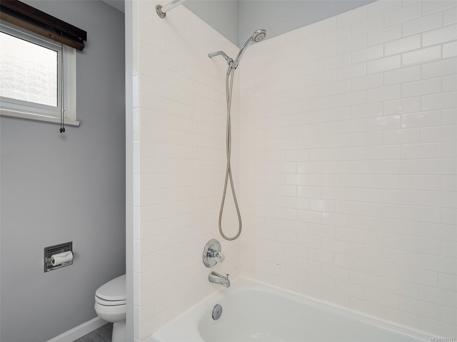 4290 Eastridge Cres
