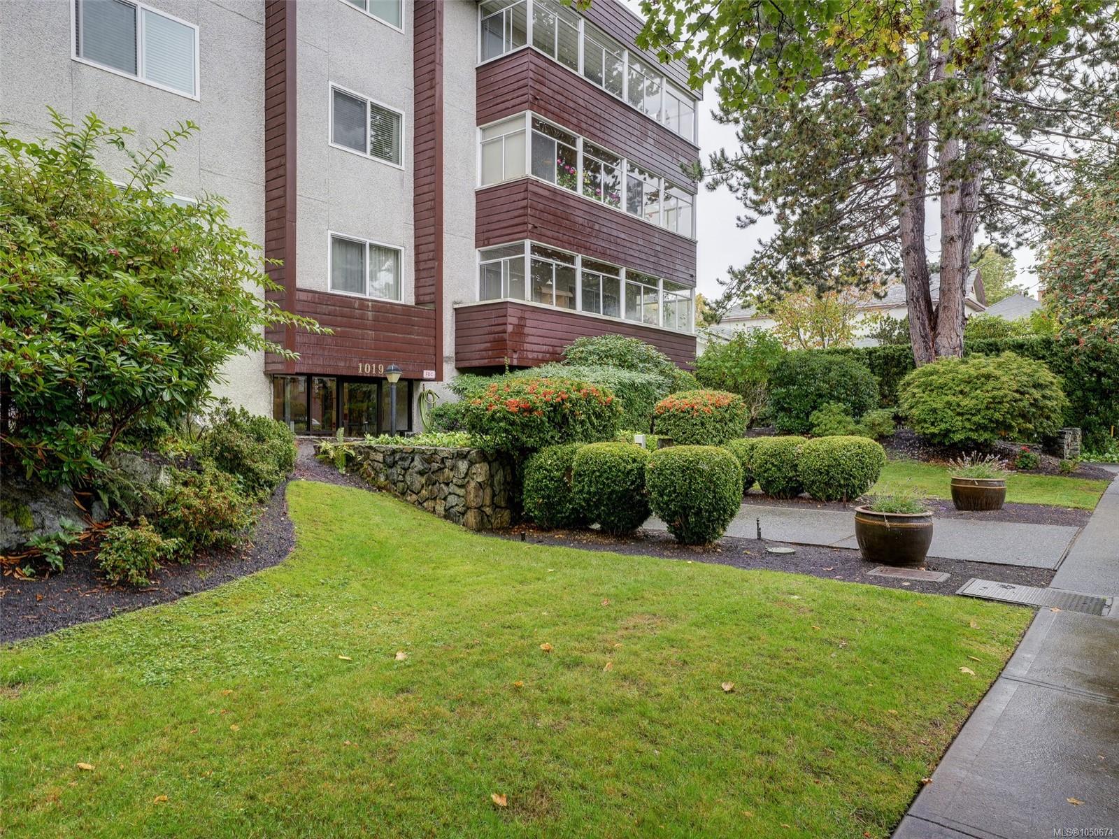 1019 McClure St #403