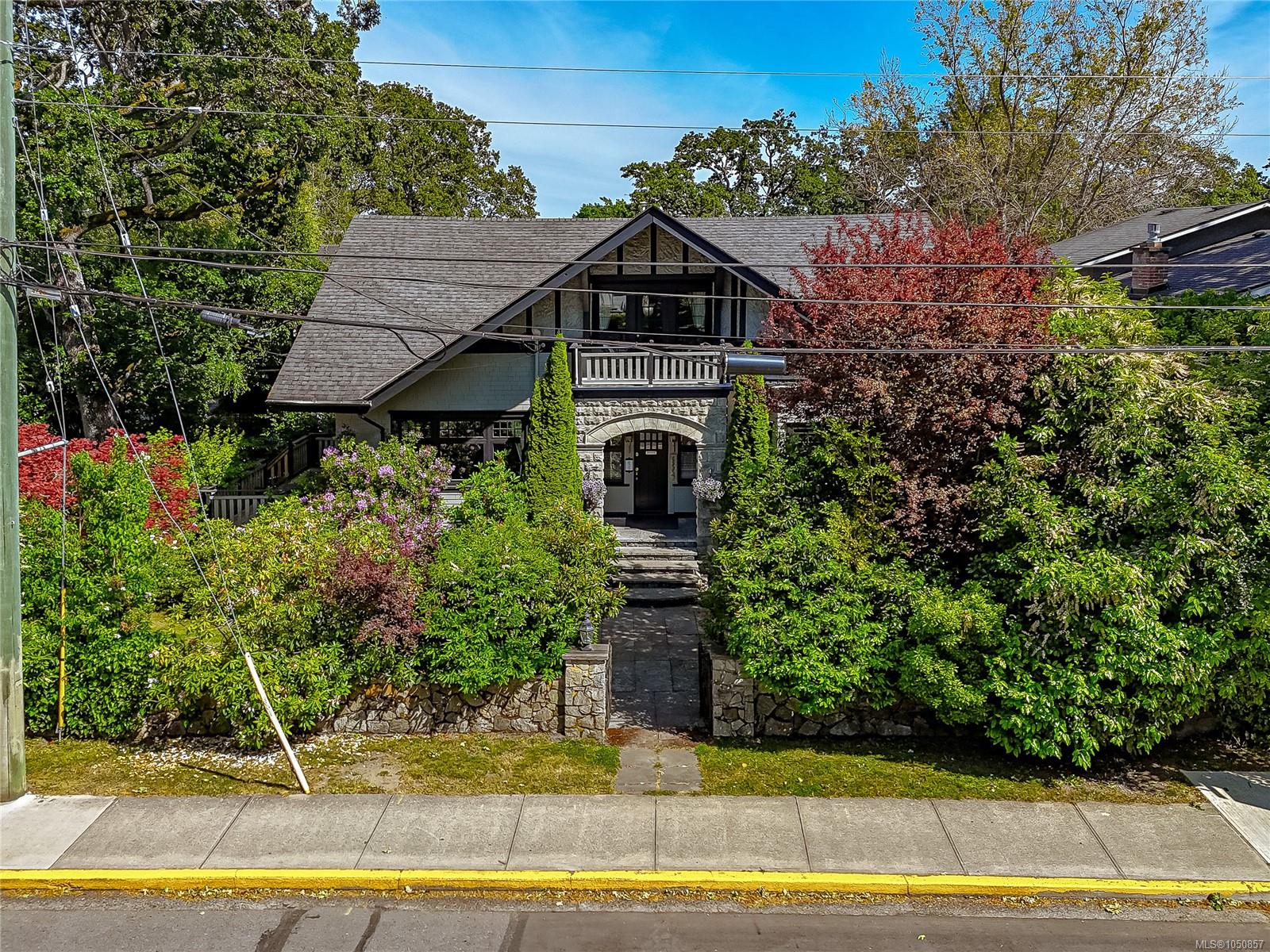 875 Richmond Ave