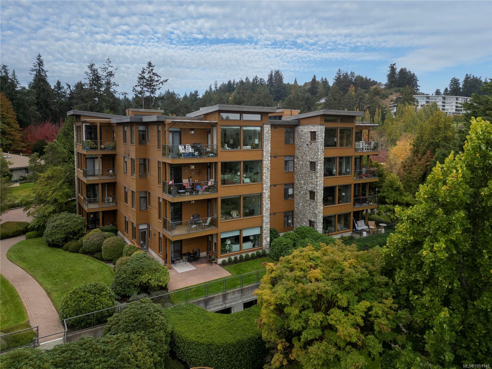 5329 Cordova Bay Rd #106