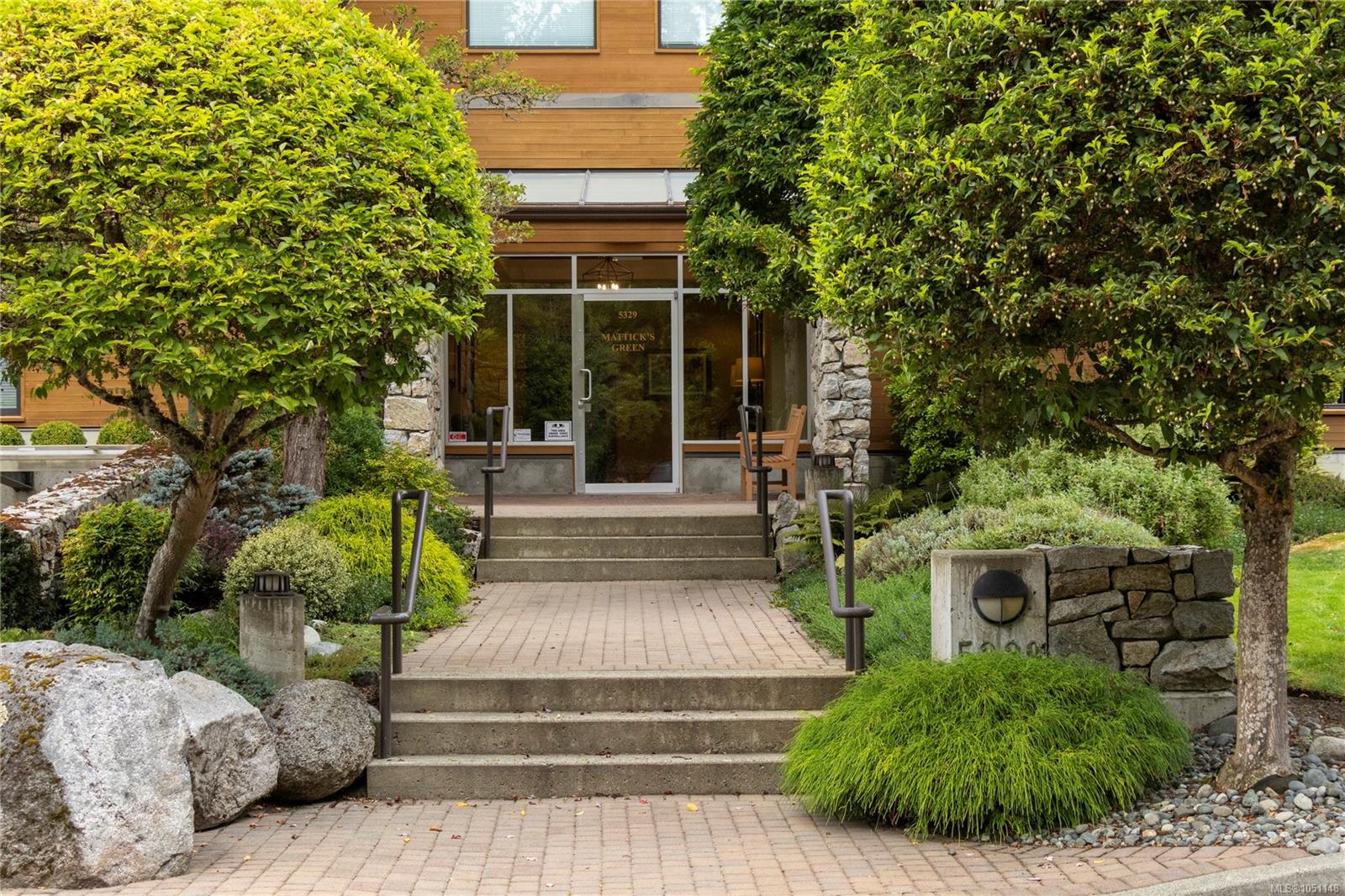 5329 Cordova Bay Rd #106