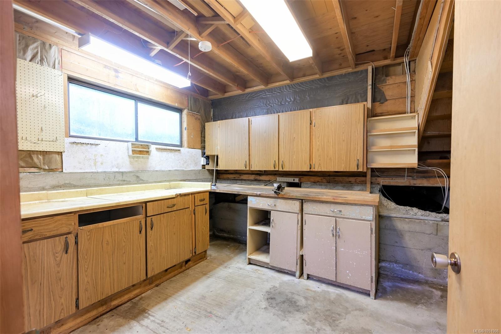 948 Dunsmuir Rd