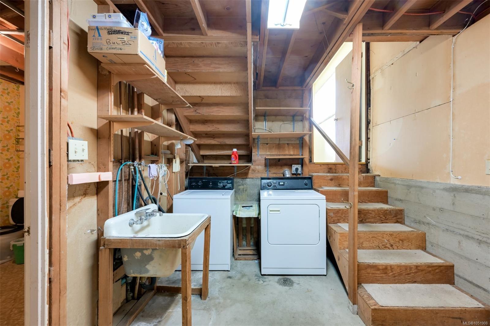 948 Dunsmuir Rd