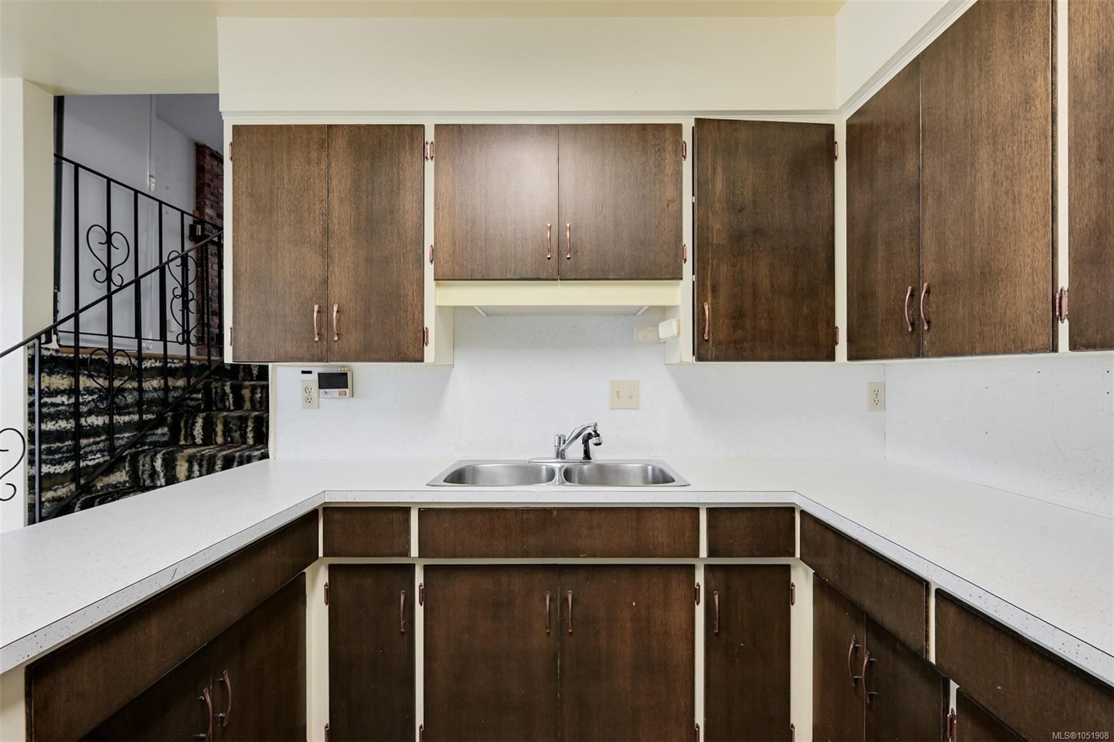 948 Dunsmuir Rd