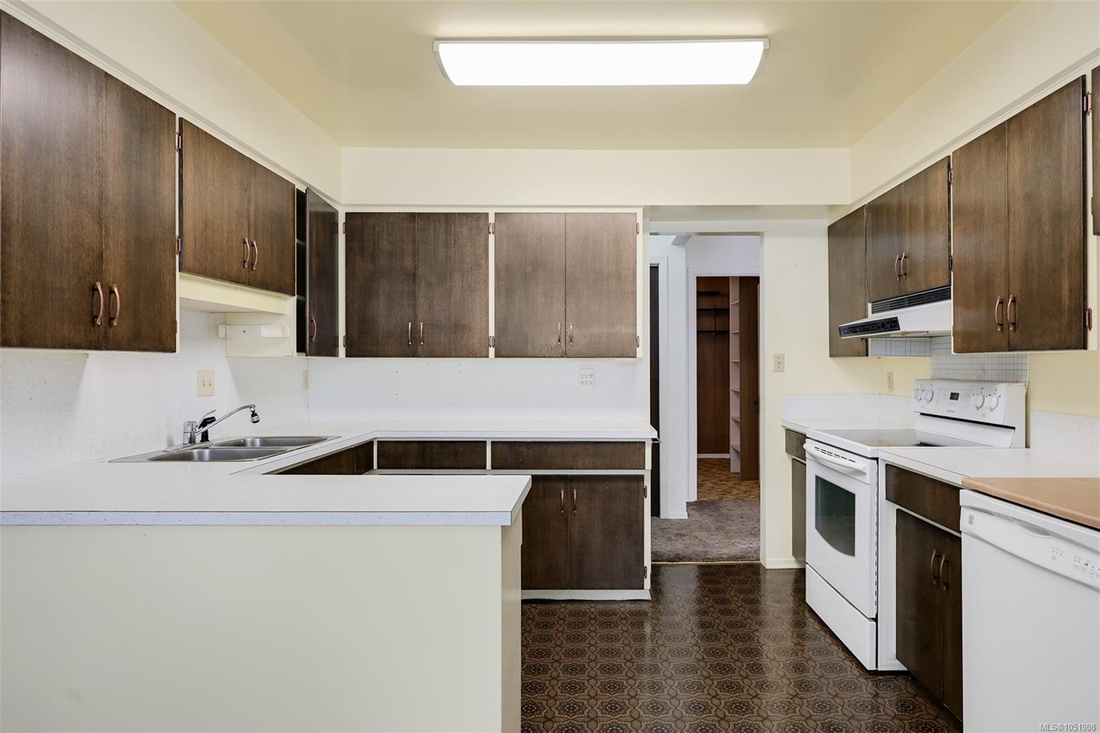 948 Dunsmuir Rd