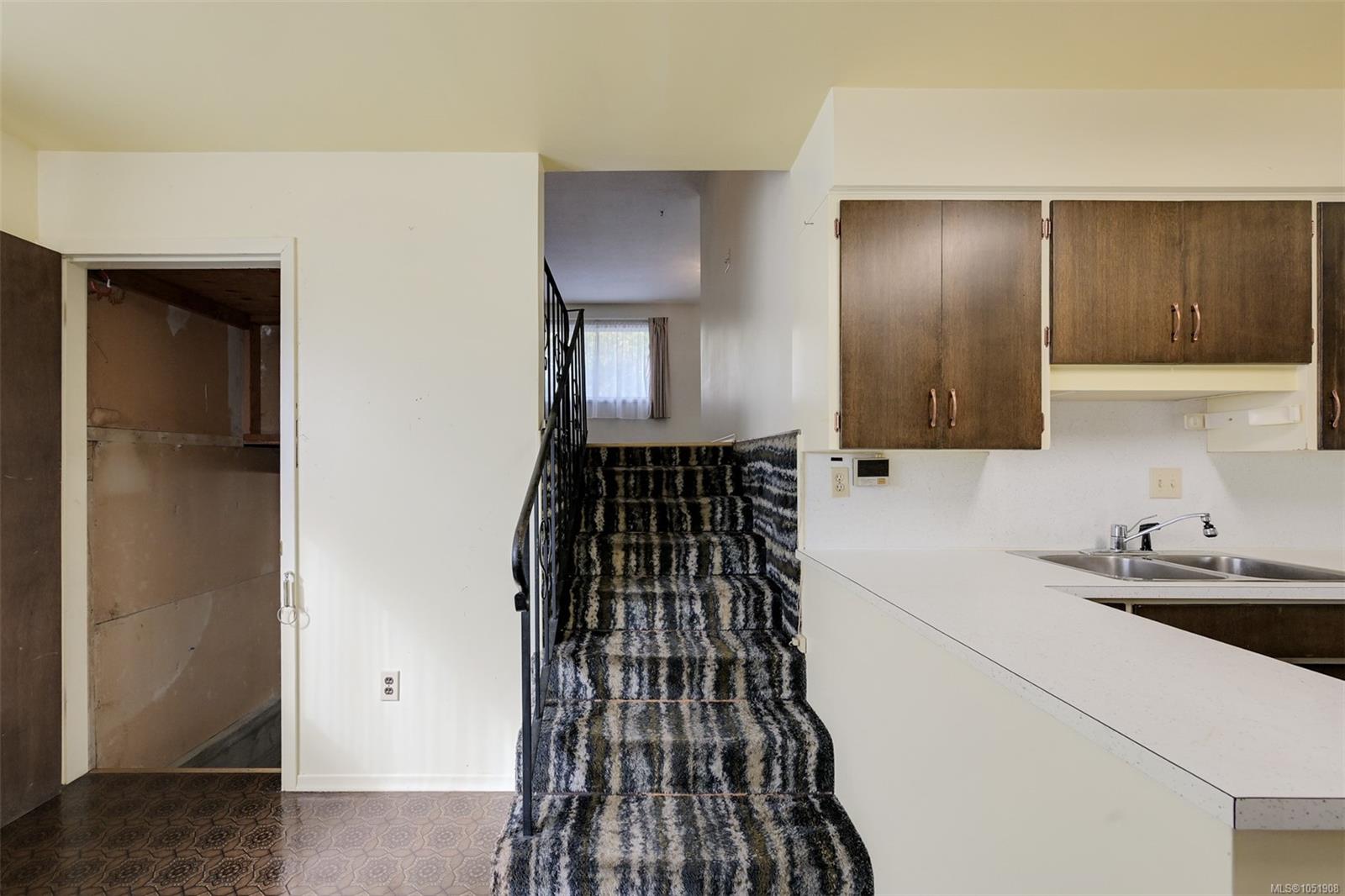 948 Dunsmuir Rd