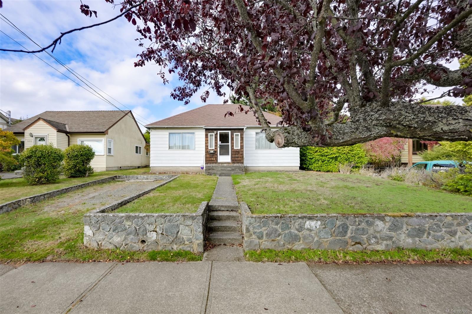 948 Dunsmuir Rd