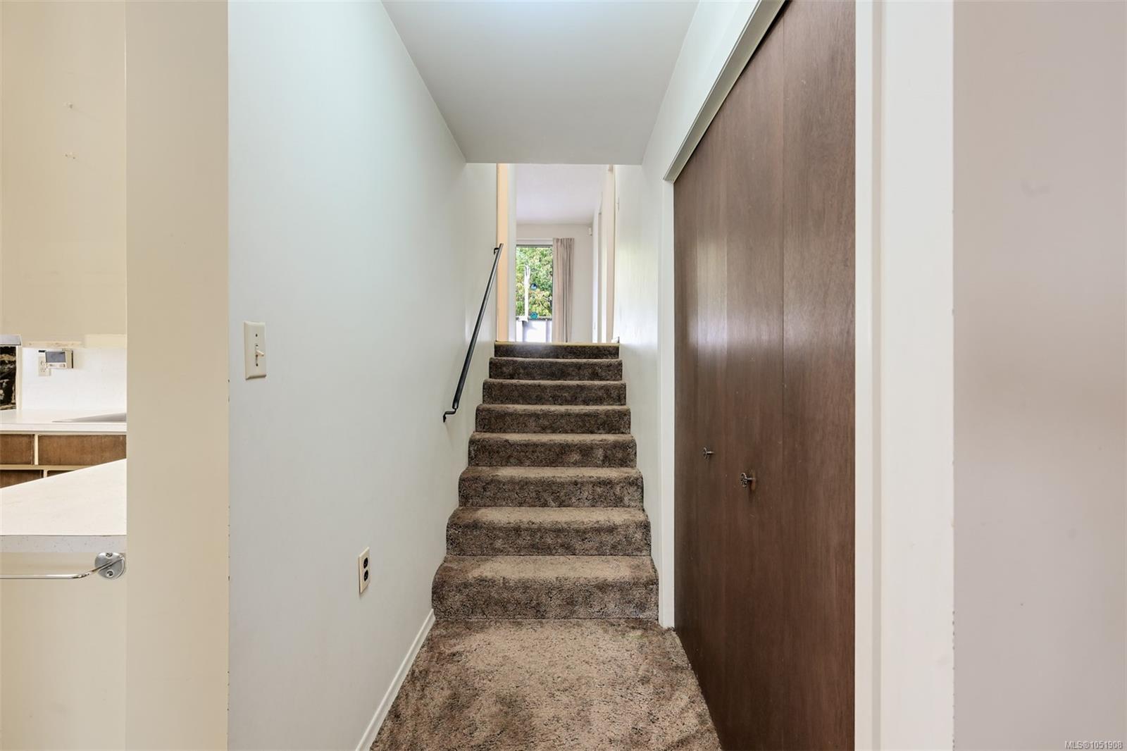 948 Dunsmuir Rd