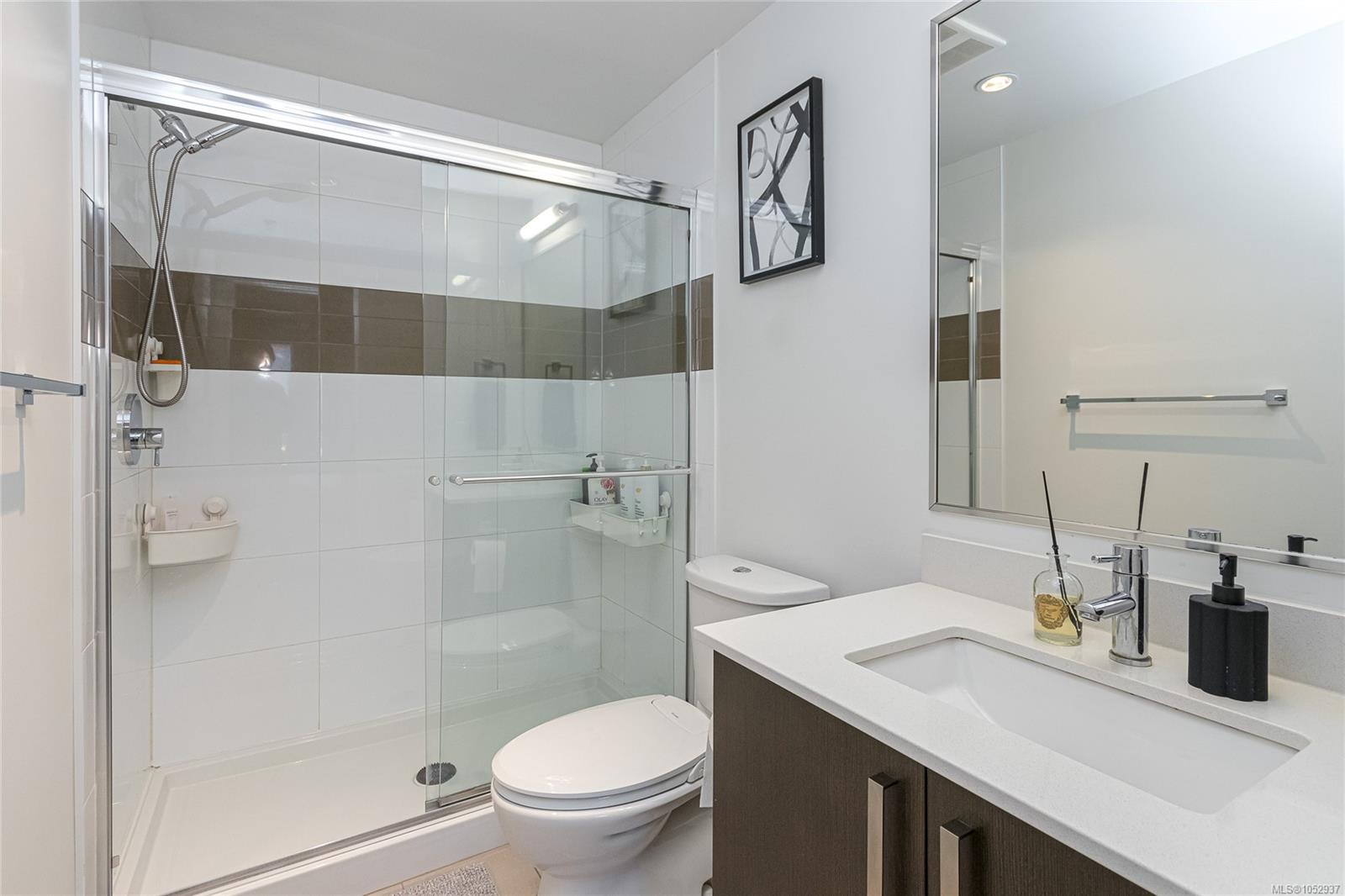 290 Wilfert Rd #207