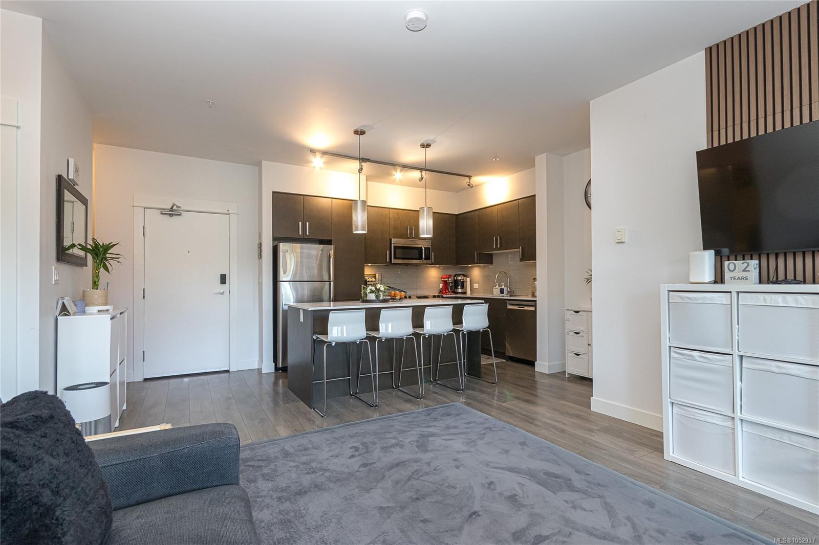 290 Wilfert Rd #207