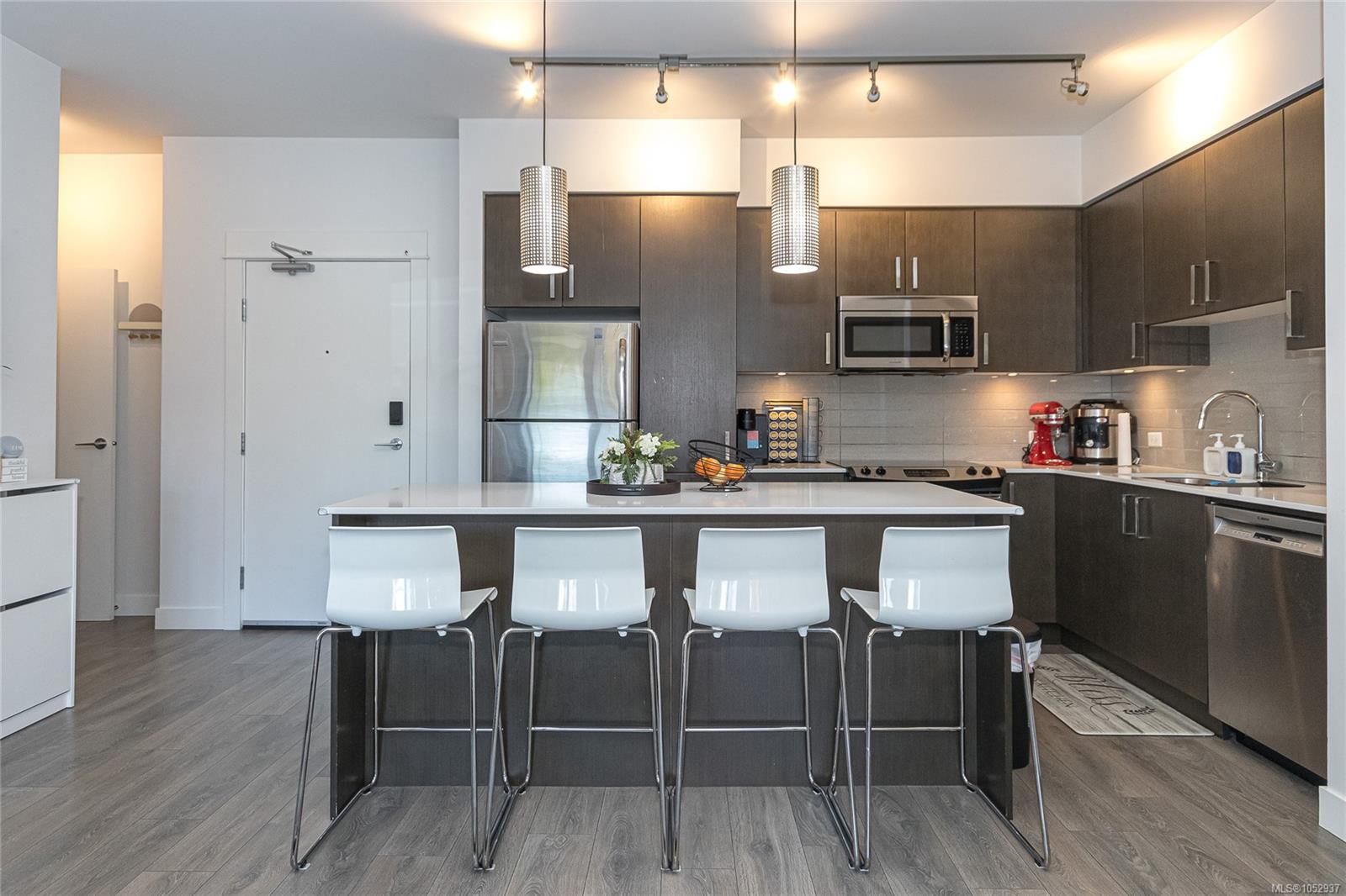290 Wilfert Rd #207