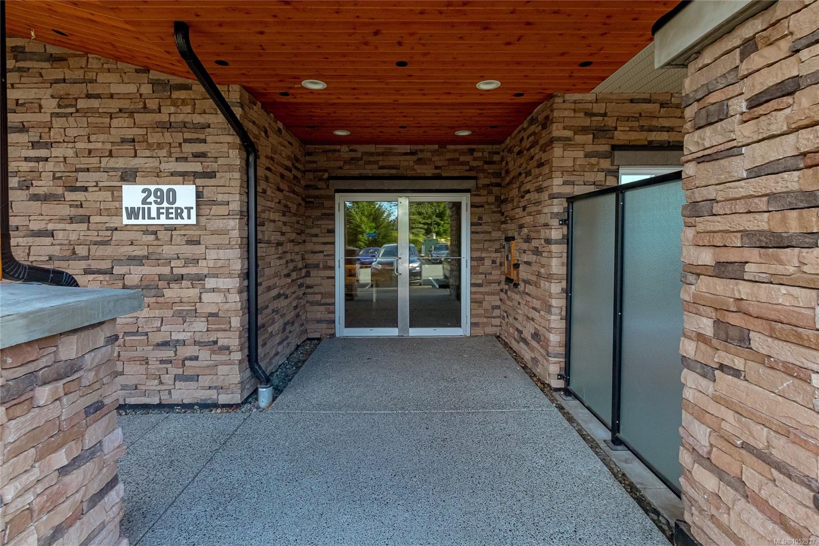 290 Wilfert Rd #207