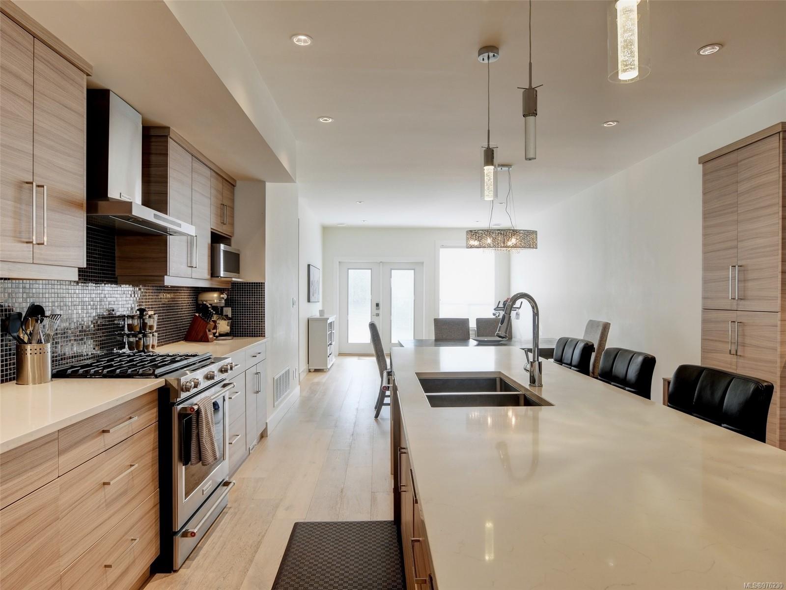 311 Simcoe St