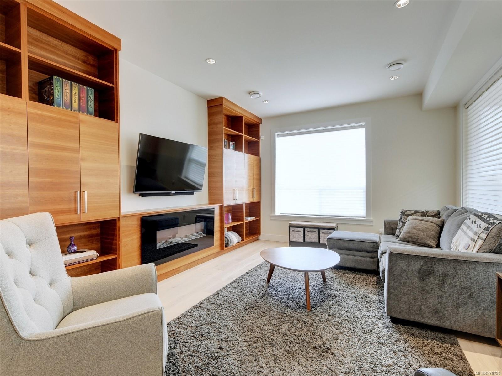 311 Simcoe St