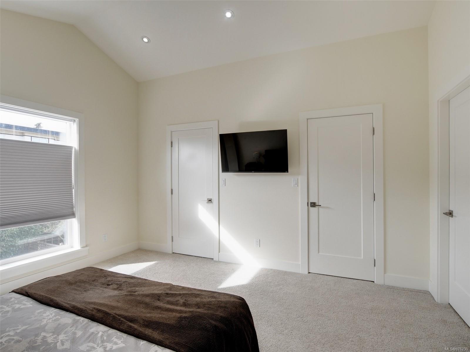 311 Simcoe St