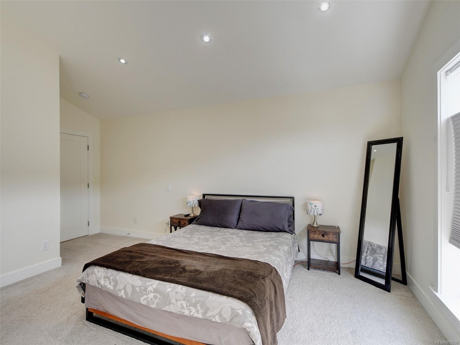 311 Simcoe St
