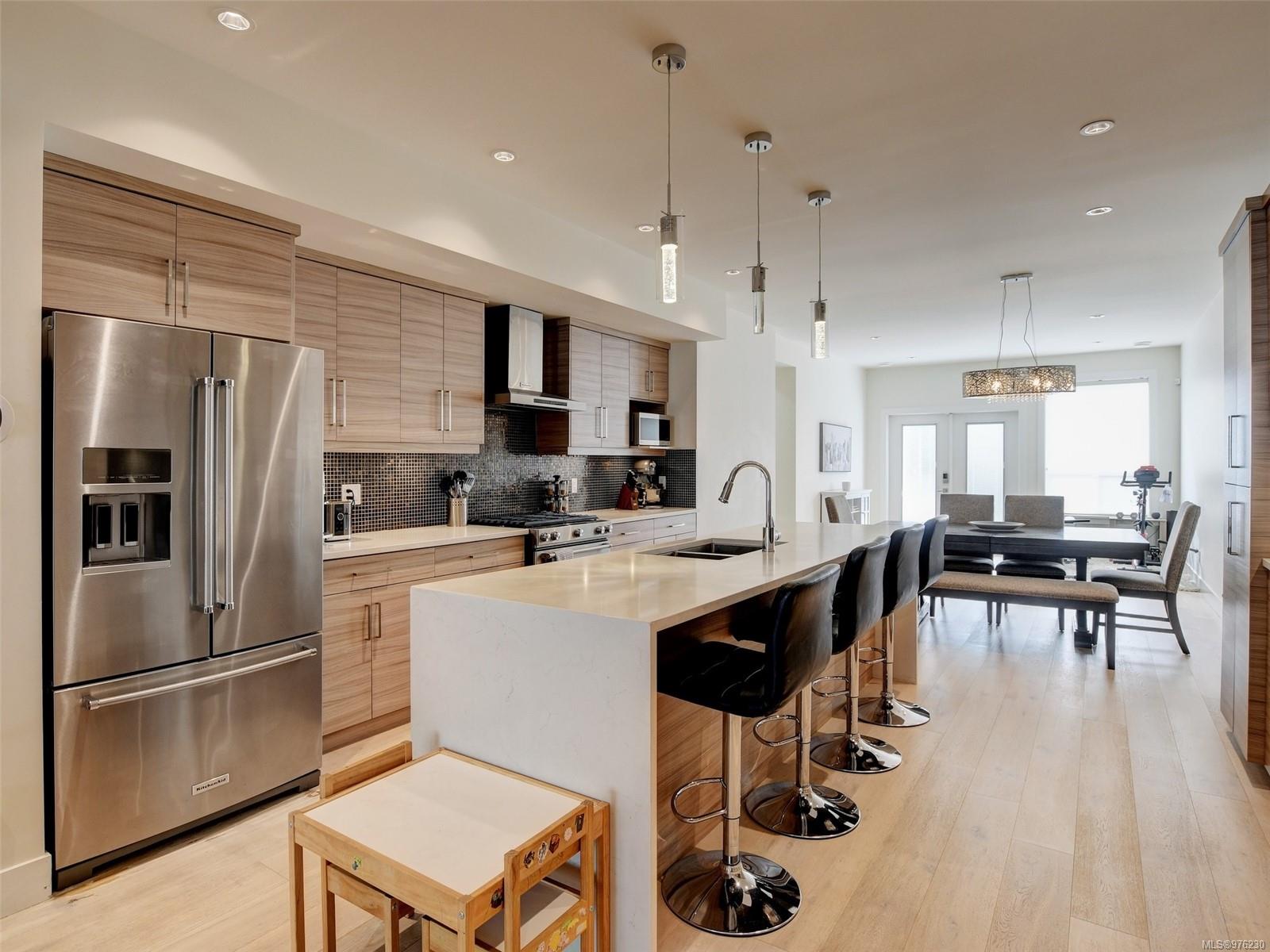 311 Simcoe St