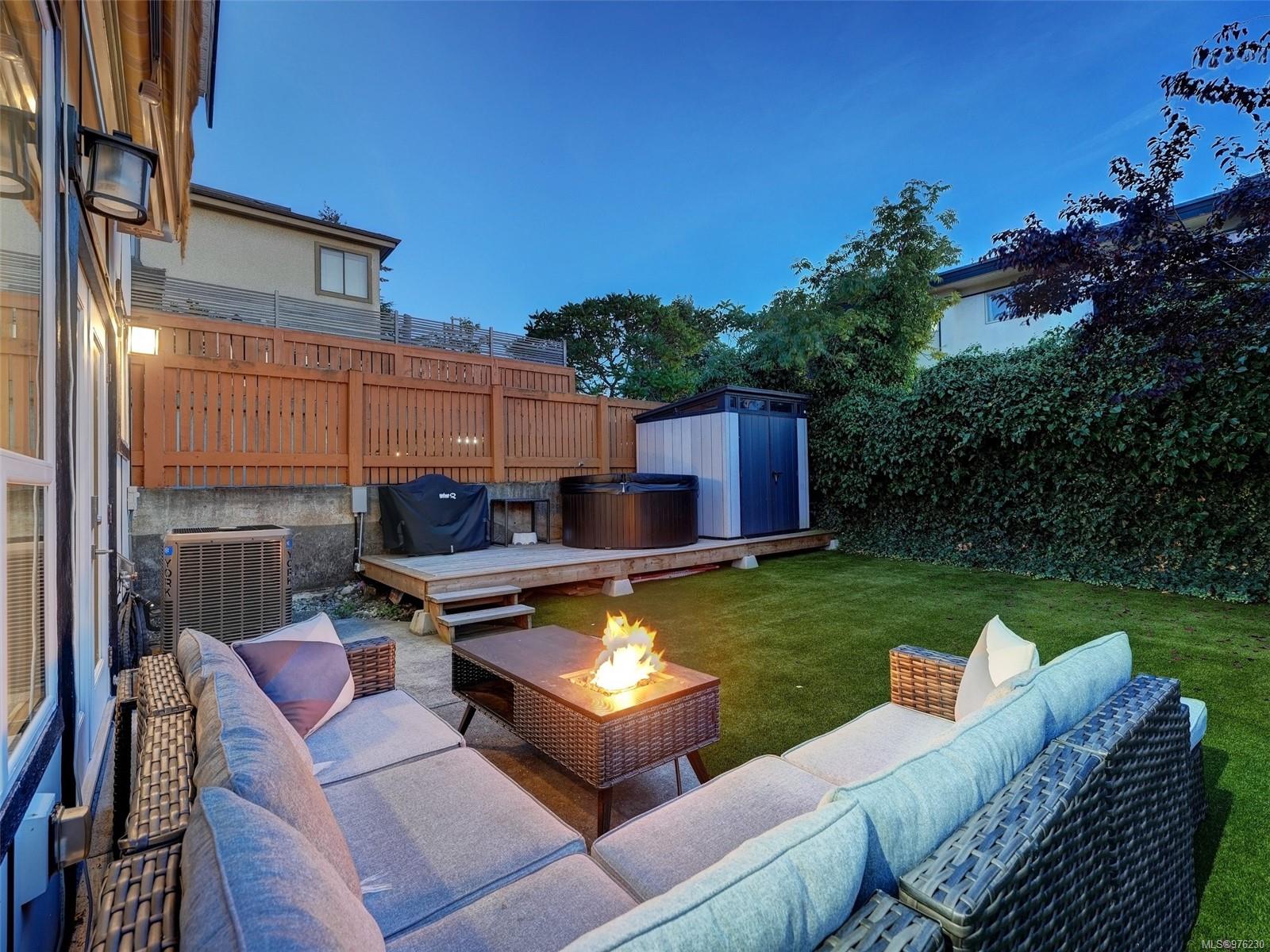 311 Simcoe St