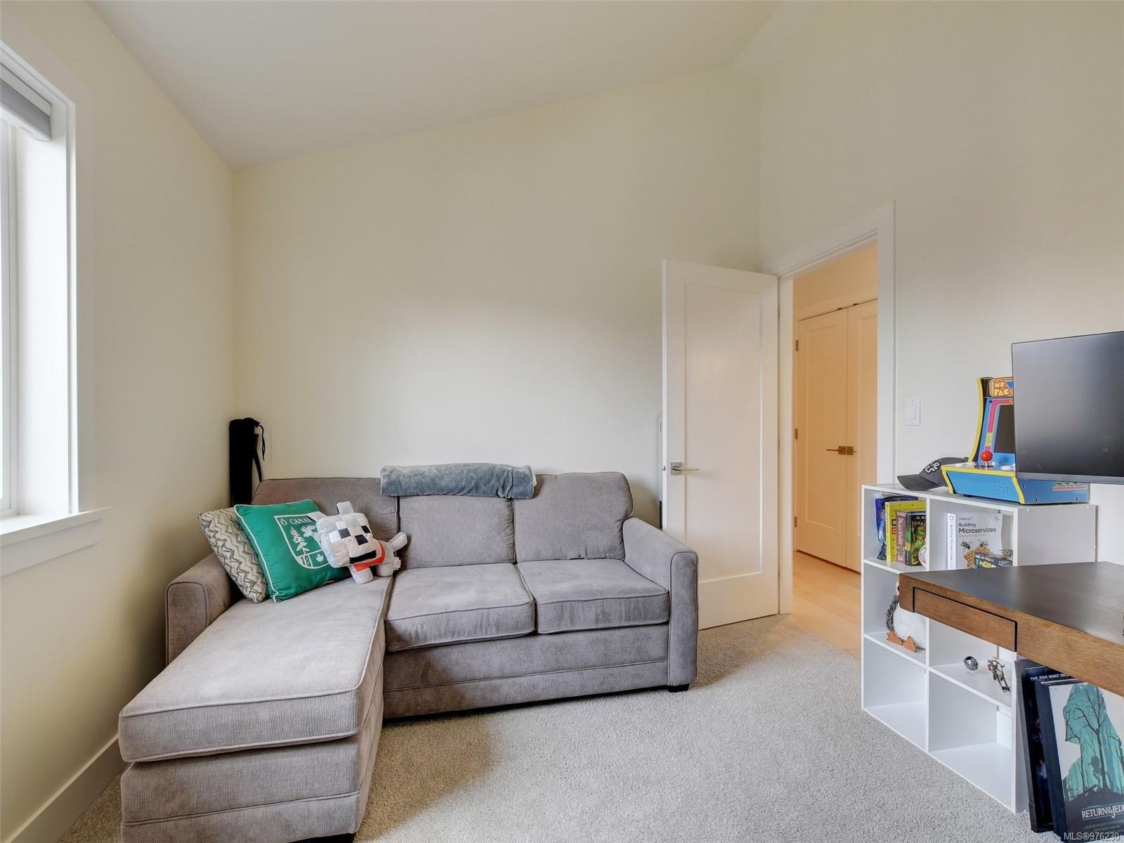 311 Simcoe St