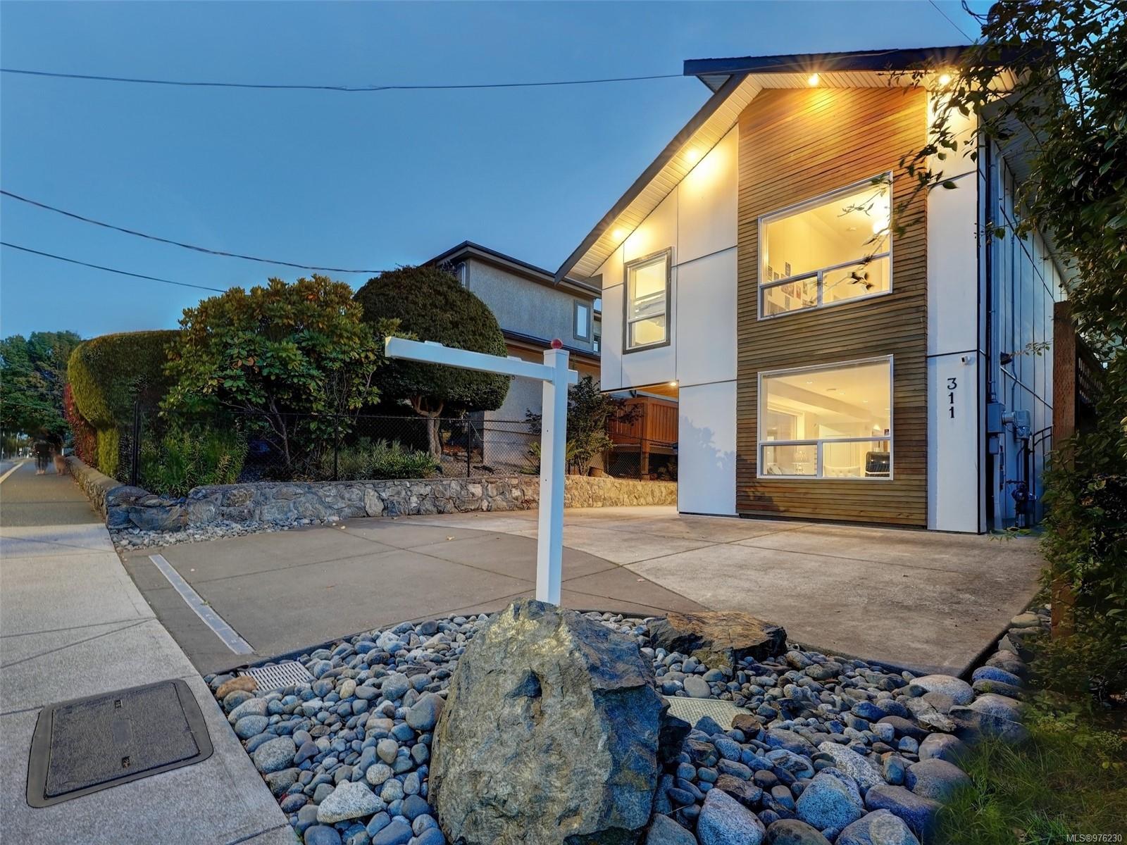311 Simcoe St