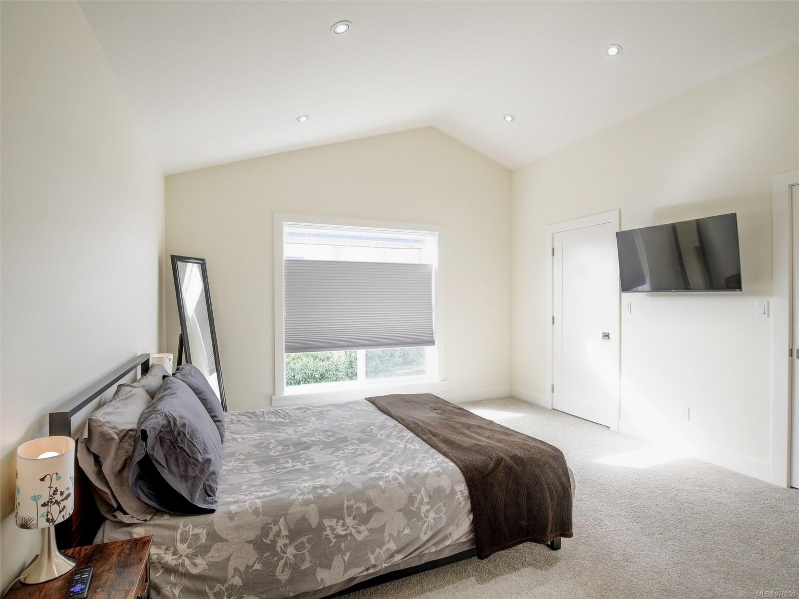 311 Simcoe St