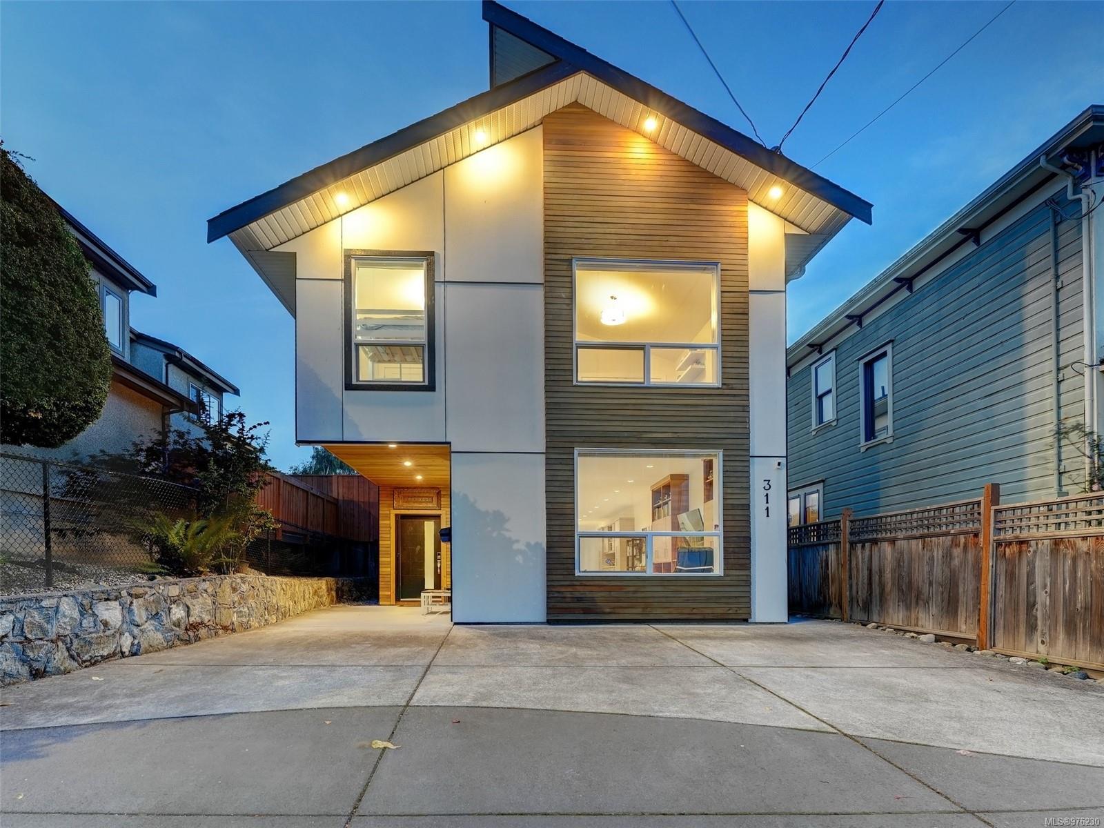 311 Simcoe St